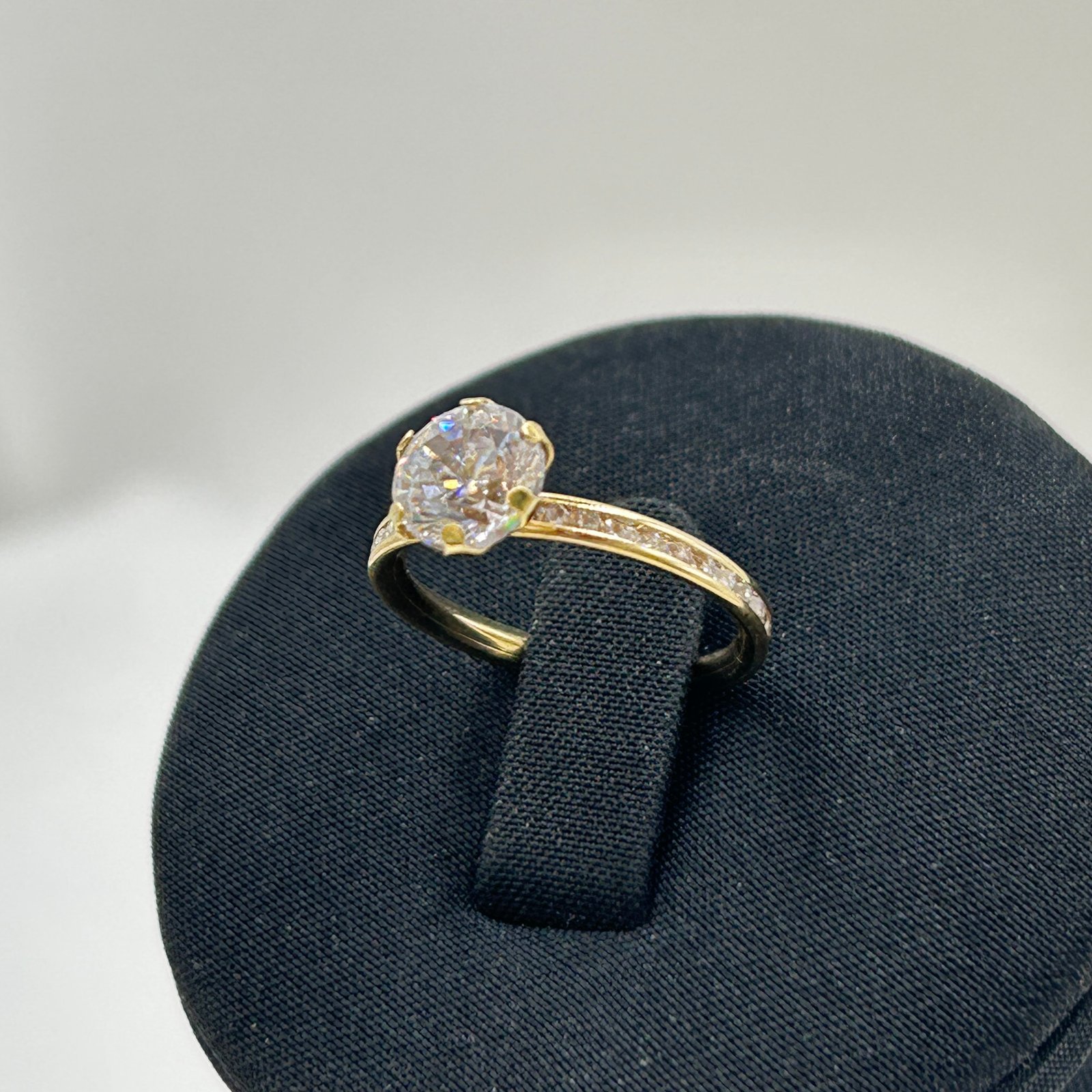 IMG_1827 خاتم ذهب عيار 18 تصميم الماس بوزن 1.5 جرام من جولدانا