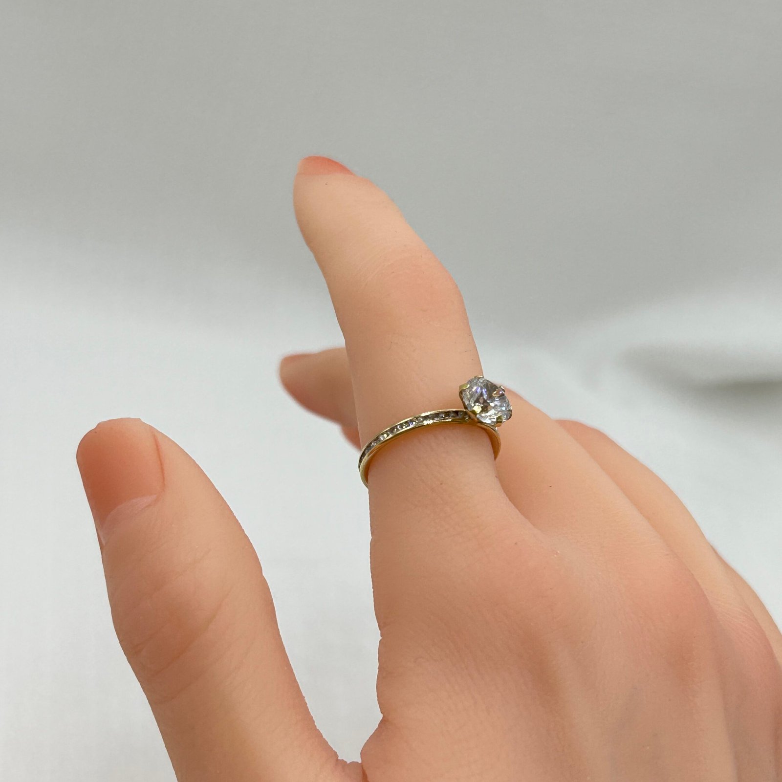 IMG_1829 خاتم ذهب عيار 18 تصميم الماس بوزن 1.5 جرام من جولدانا