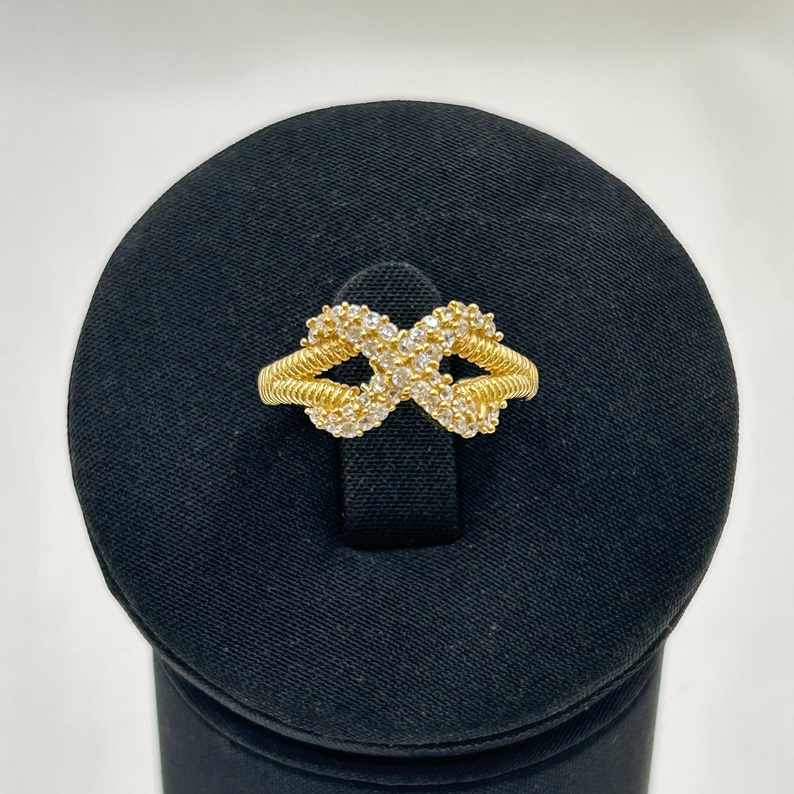خاتم ذهب عيار 18 إنفينيتي مرصع بفصوص لامعة من جولدانا