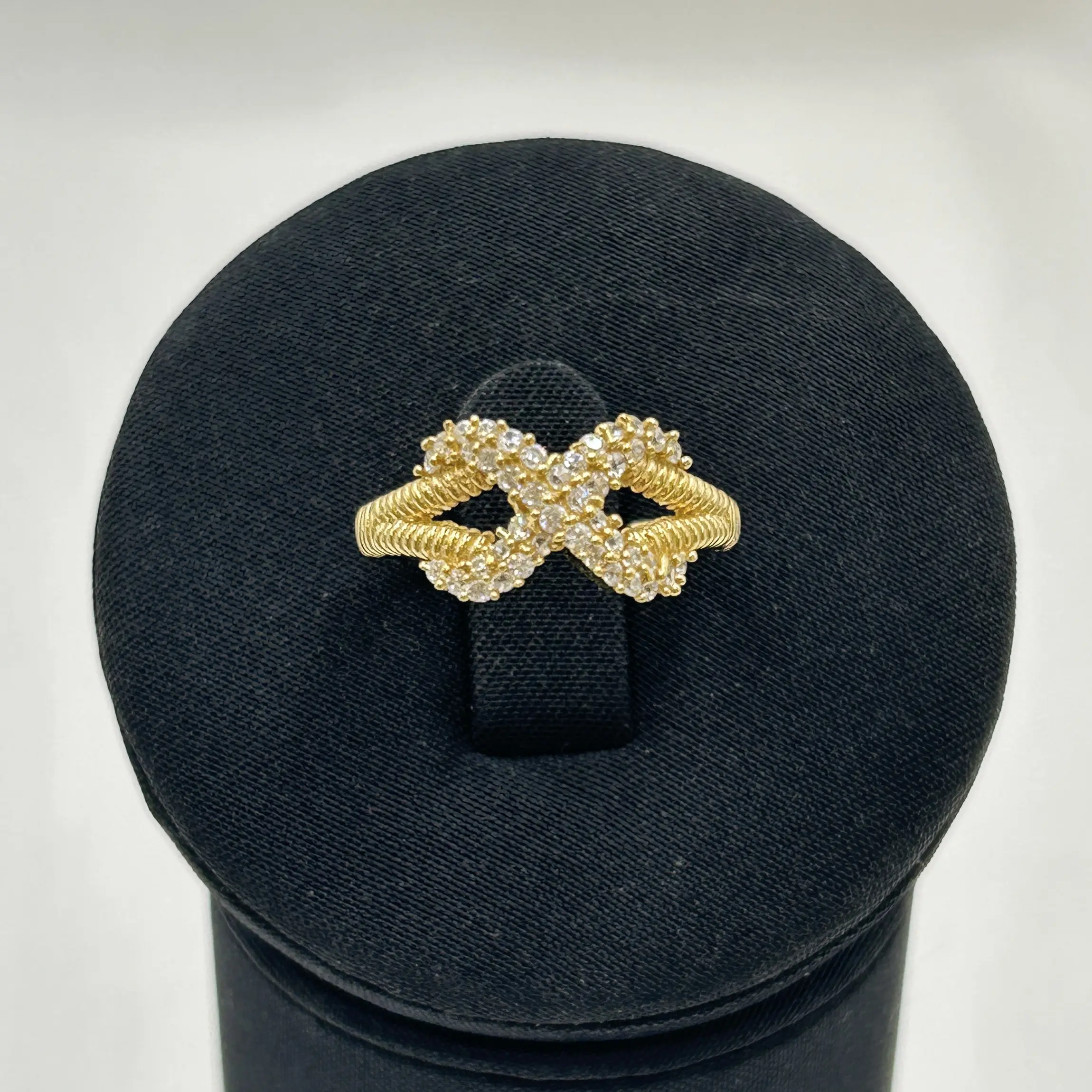 خاتم ذهب عيار 18 إنفينيتي مرصع بفصوص لامعة من جولدانا