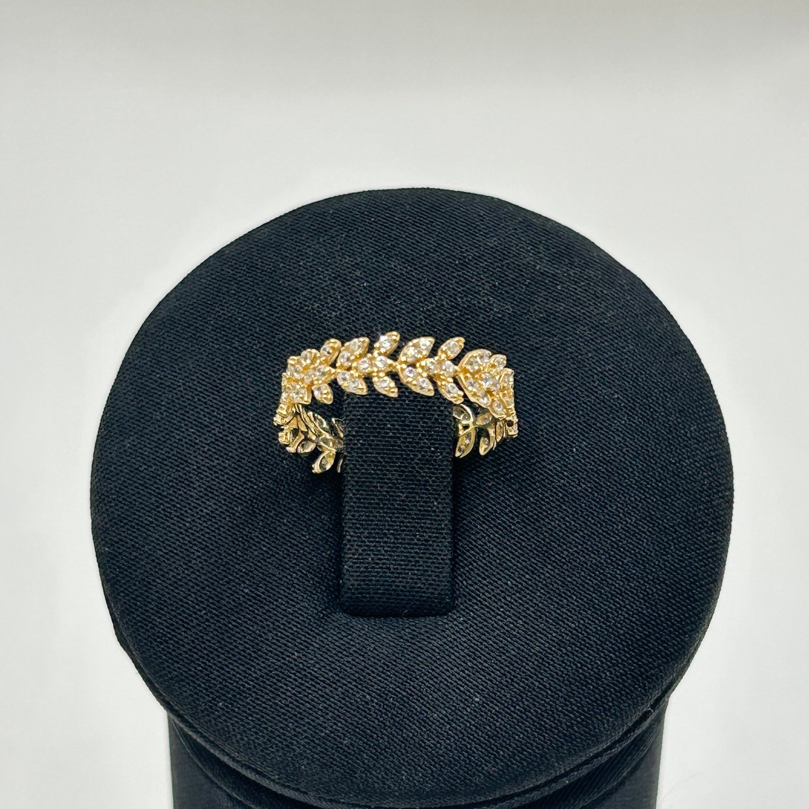 خاتم ذهب عيار 18 تصميم الماس بوزن 1.53 جرام