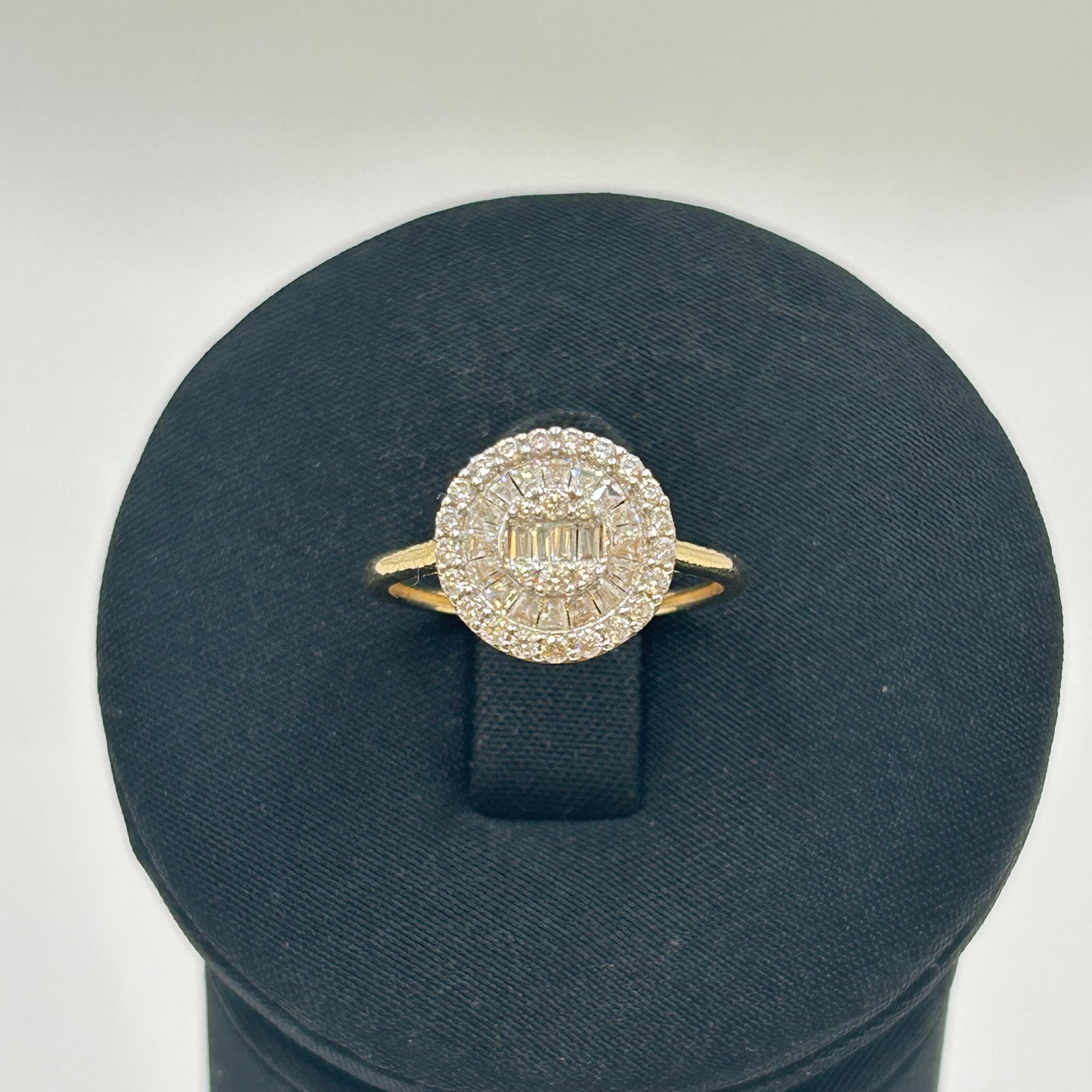 خاتم ذهب عيار 18 تصميم الماس بوزن 2 جرام