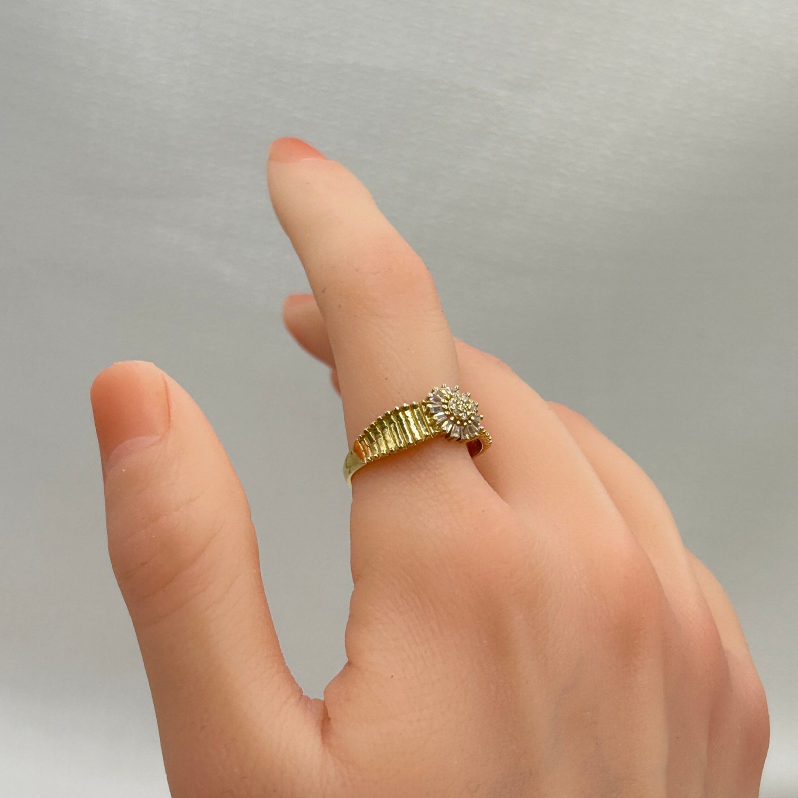 IMG_1901 خاتم ذهب عيار 18 تصميم الماس بوزن 2.83 جرام