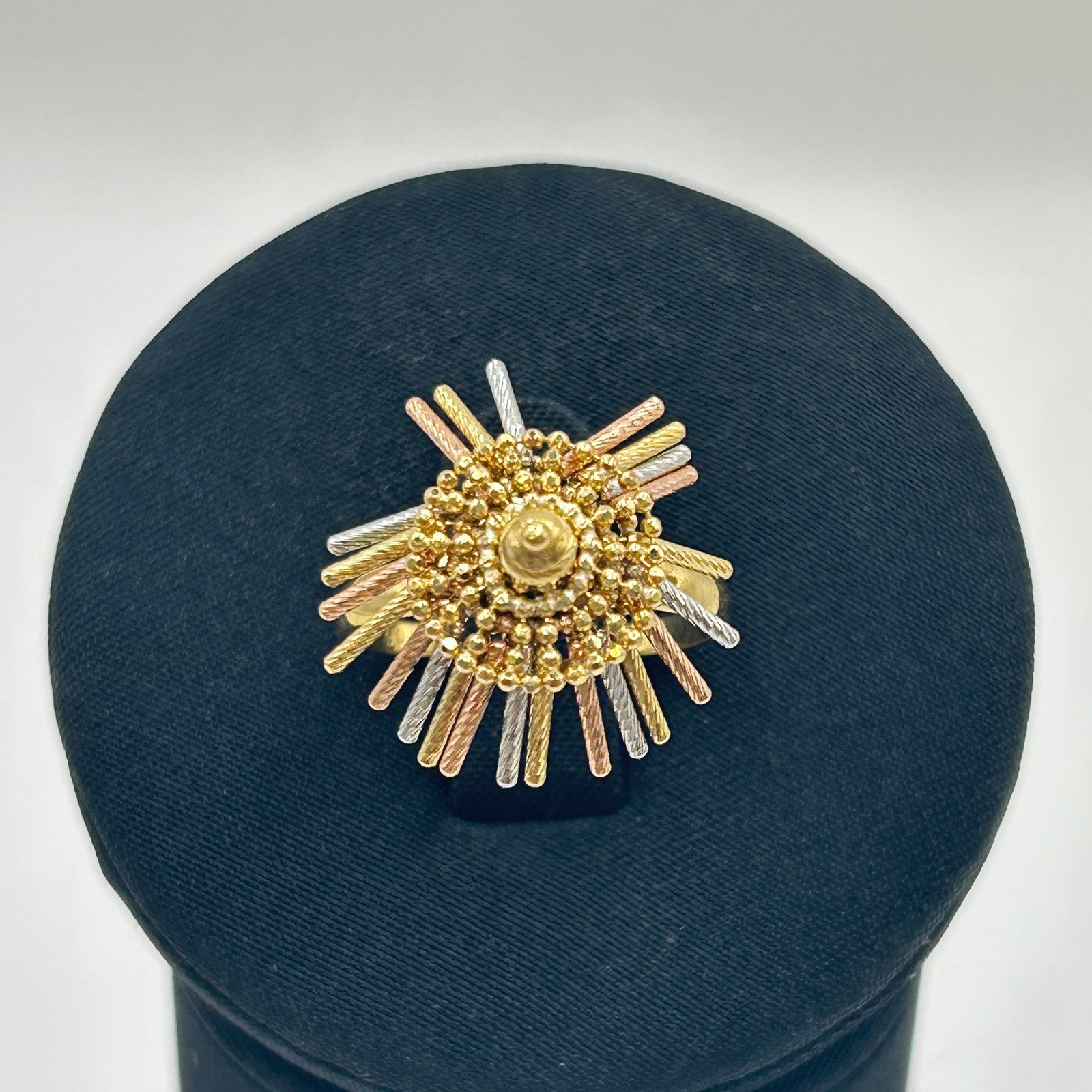 خاتم ذهب عيار 18 تصميم الماس بوزن 3.56 جرام