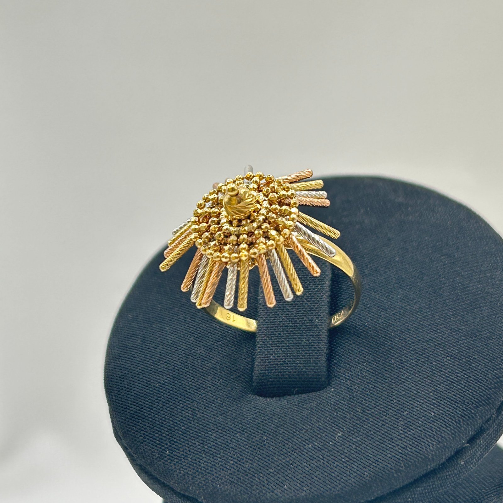 IMG_1922 خاتم ذهب عيار 18 تصميم الماس بوزن 3.56 جرام