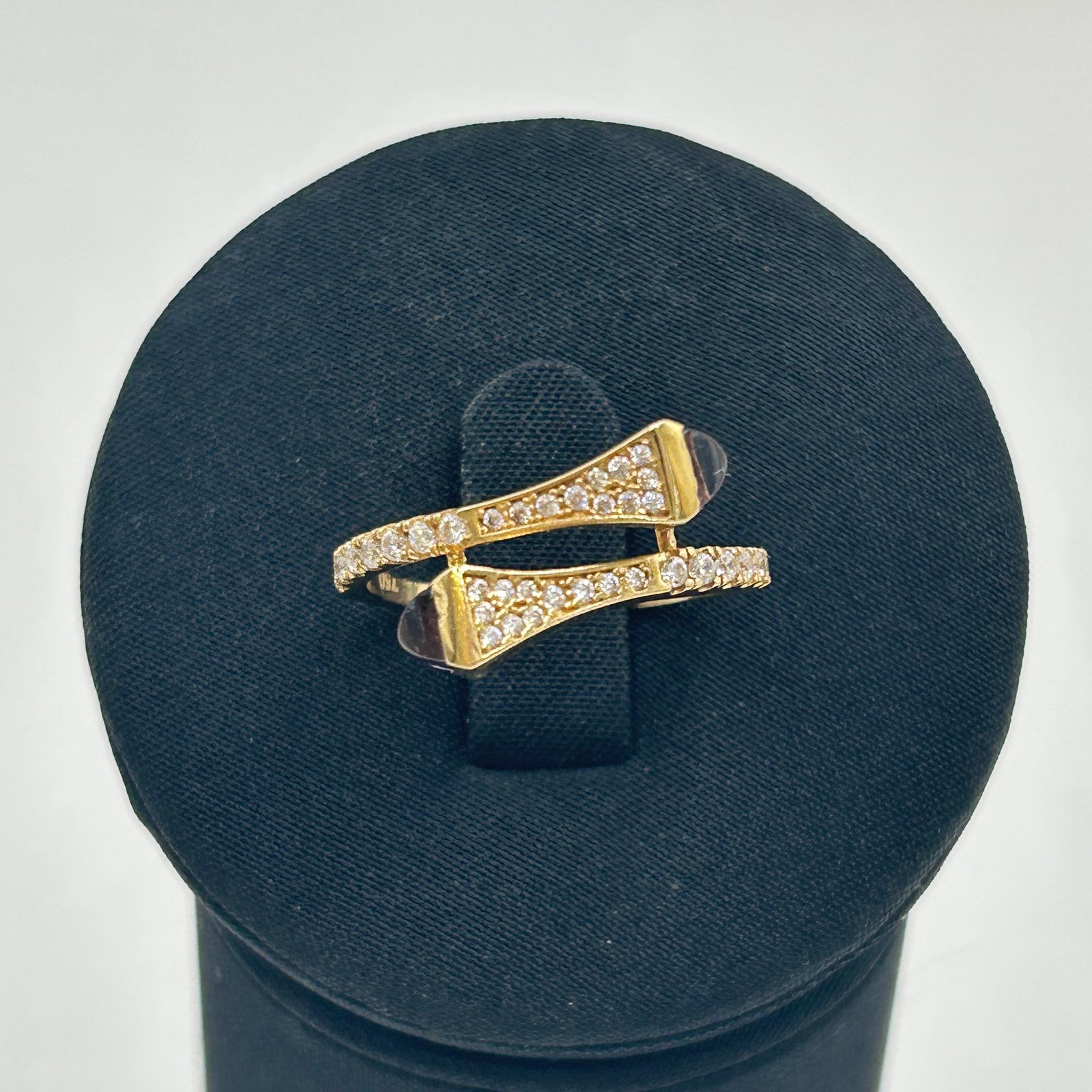 خاتم ذهب عيار 18 تصميم الماس بوزن 3.29 جرام