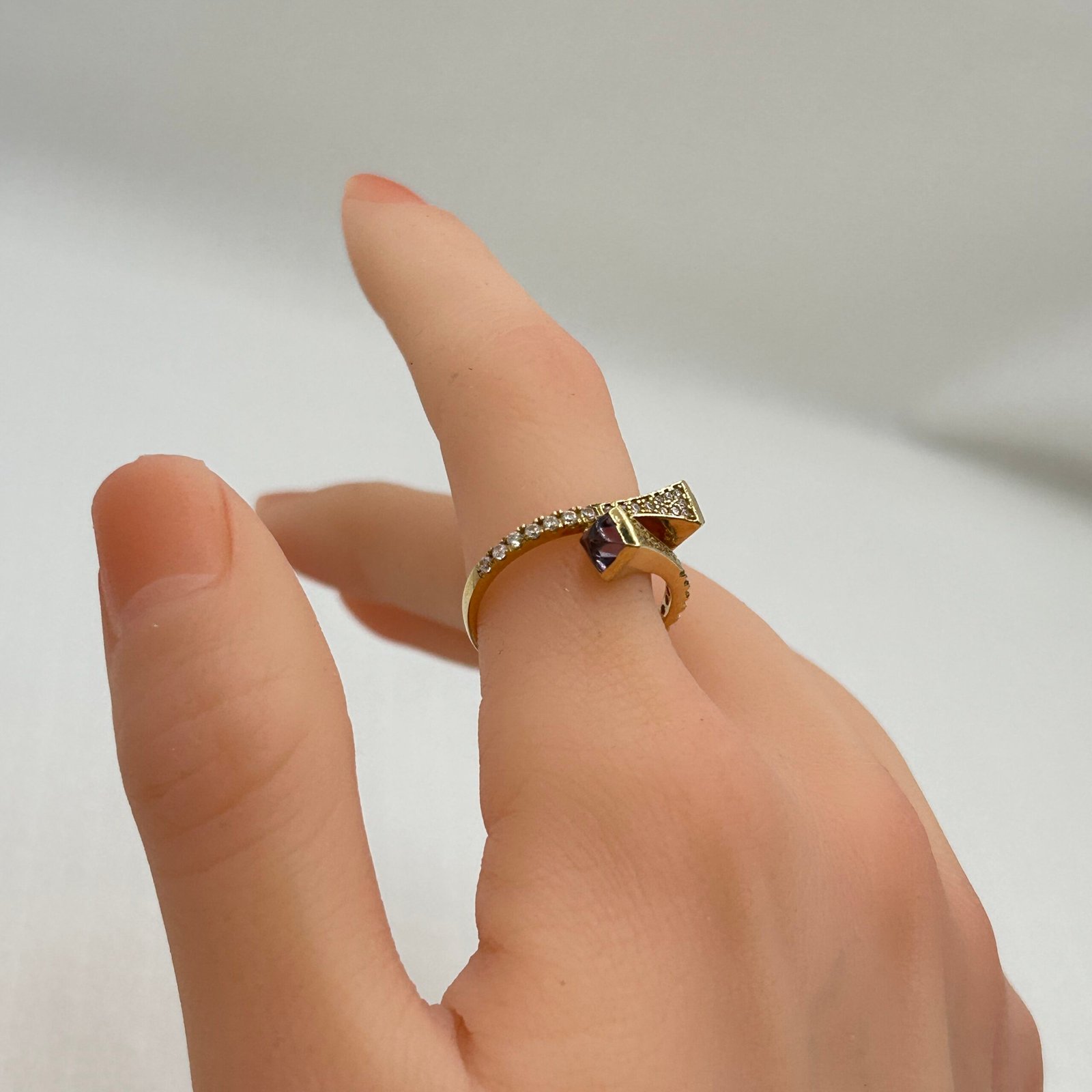 IMG_1928 خاتم ذهب عيار 18 تصميم الماس بوزن 3.29 جرام