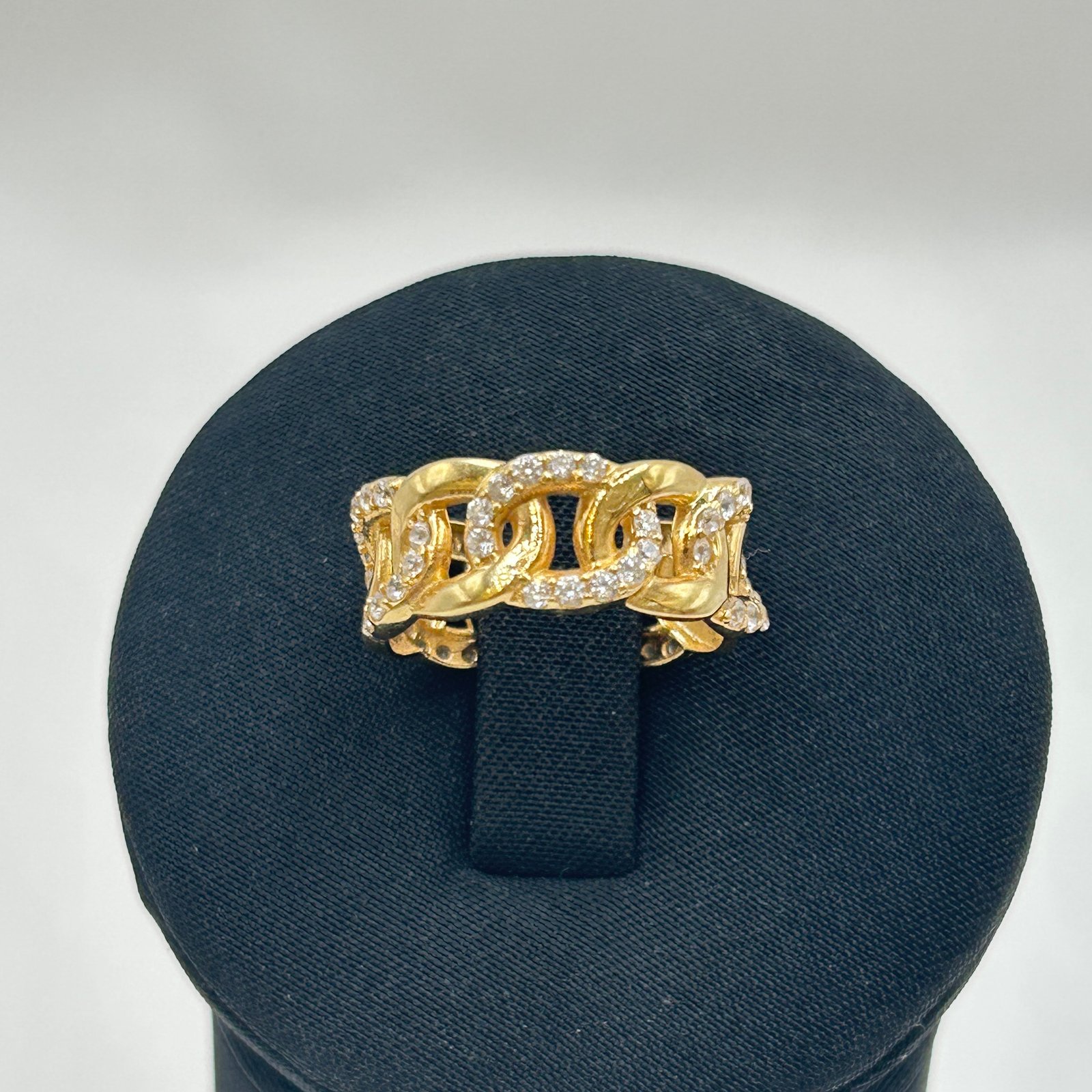 خاتم ذهب عيار 18 تصميم الماس بوزن 3.77 جرام