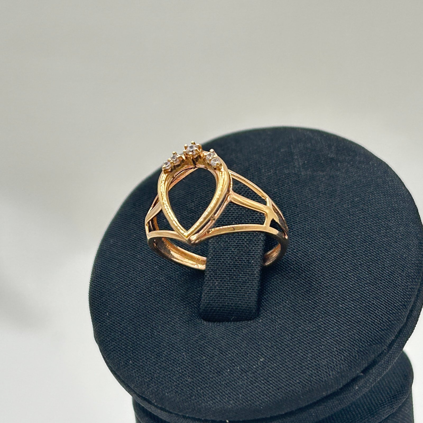 IMG_1955 خاتم ذهب عيار 18 تصميم الماس بوزن 2.06 جرام
