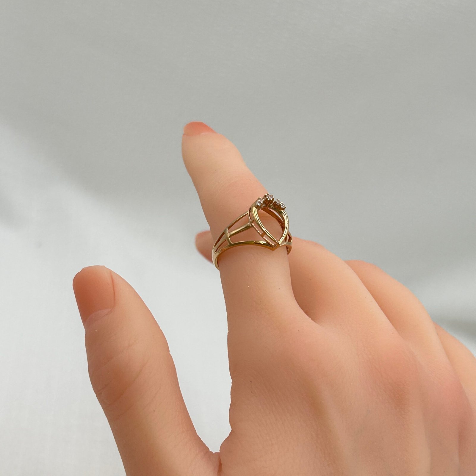 IMG_1956 خاتم ذهب عيار 18 تصميم الماس بوزن 2.06 جرام