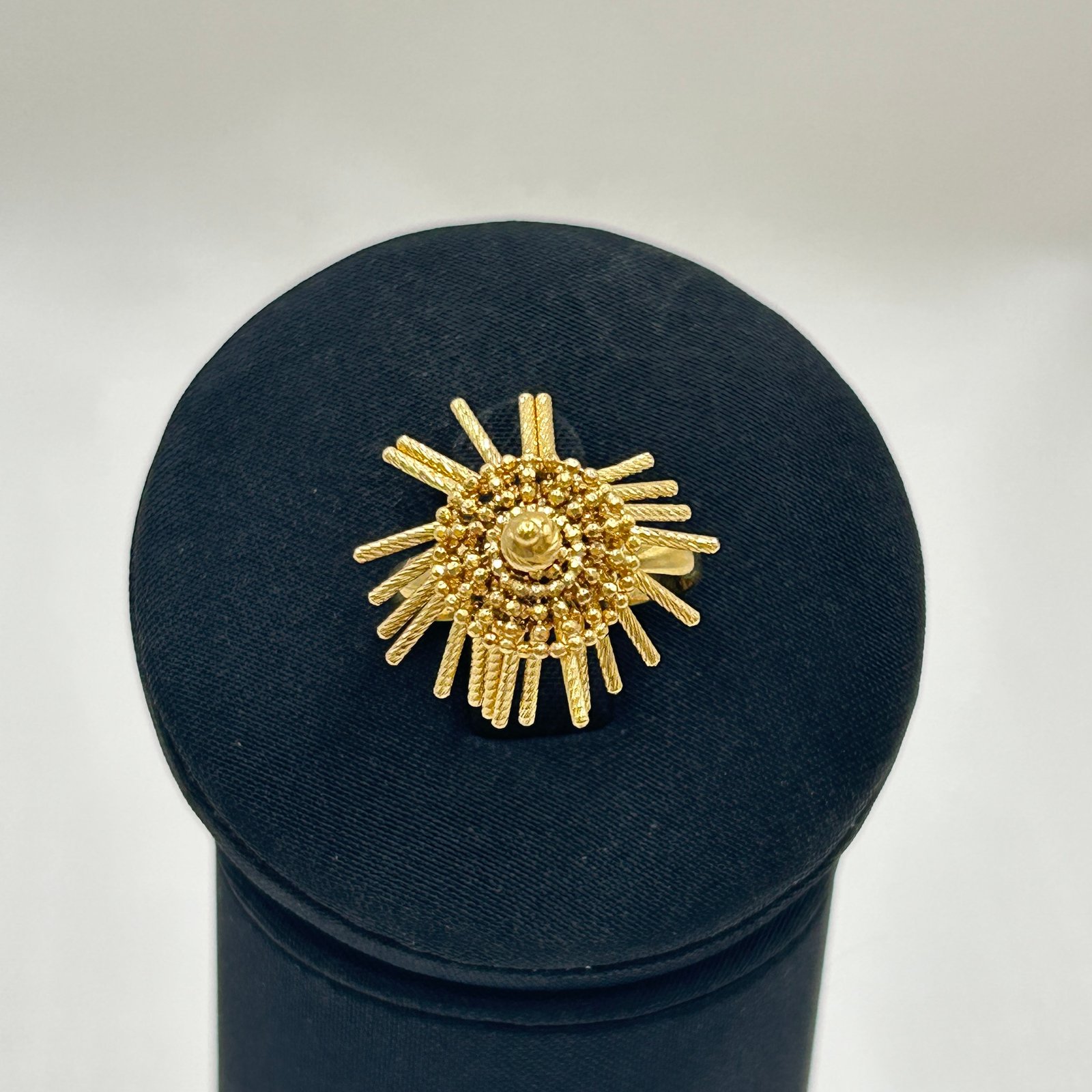 خاتم ذهب عيار 18 تصميم الماس بوزن 3.58 جرام