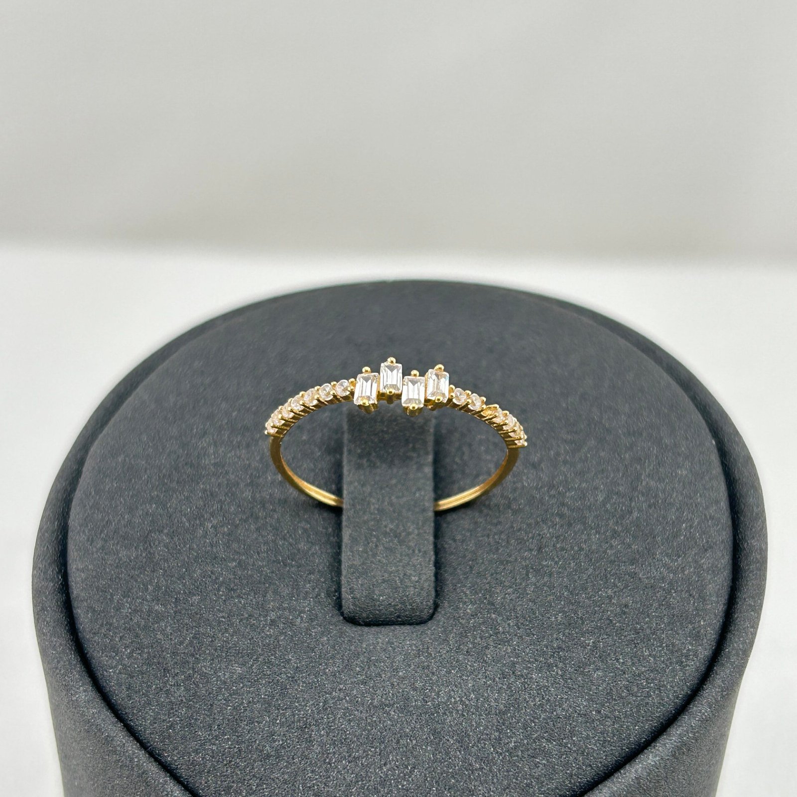 خاتم ذهب عيار 18 بتصميم كلاسيكي مستطيل من الزركون من جولدانا