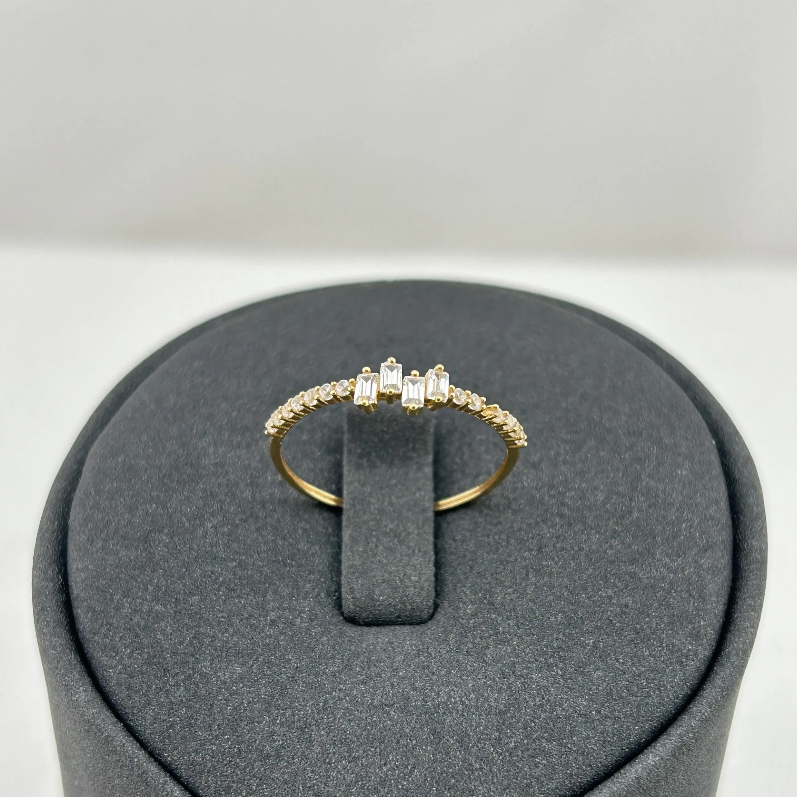 خاتم ذهب عيار 18 بتصميم كلاسيكي مستطيل من الزركون من جولدانا