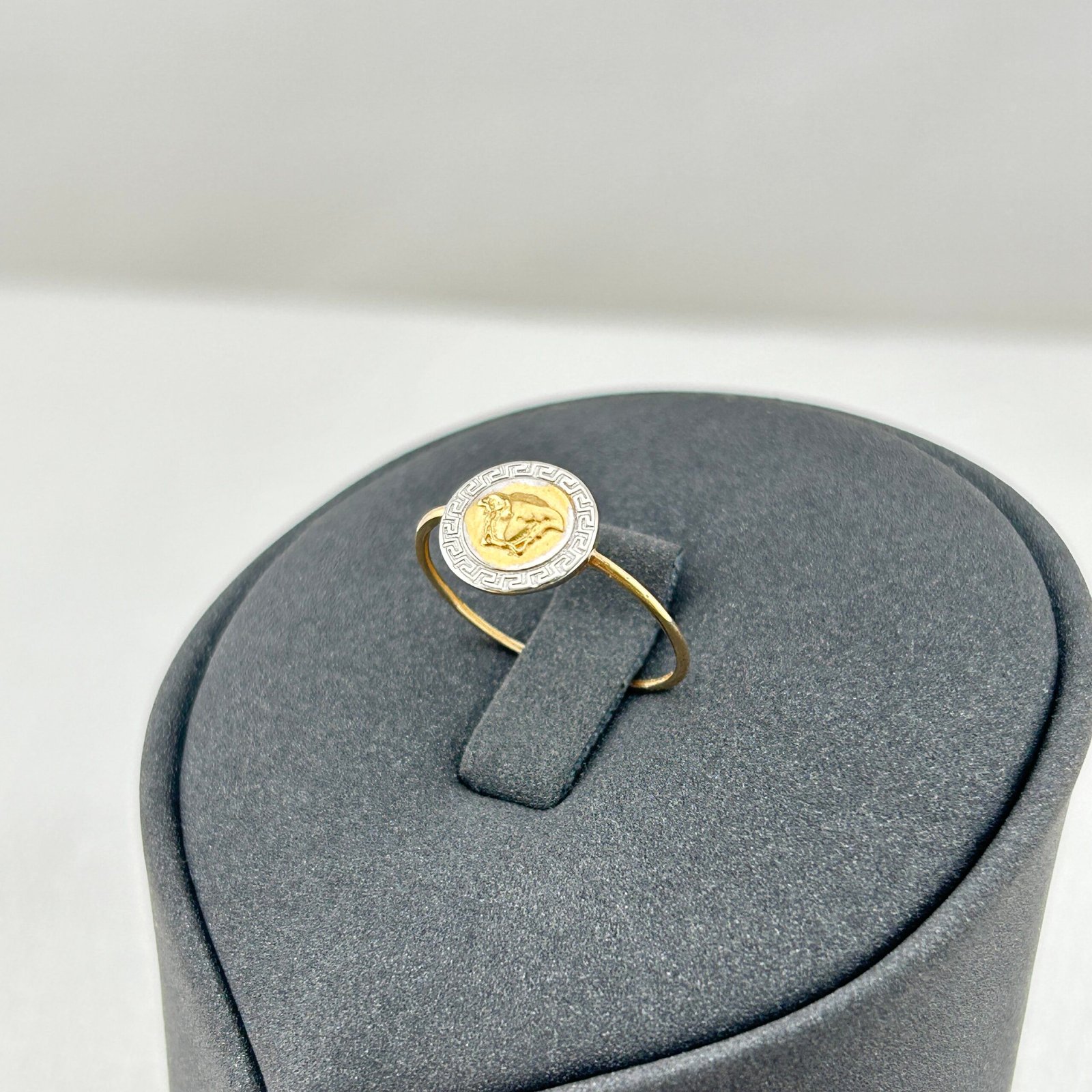 IMG_2019 خاتم ذهب عيار 18 بتصميم ميدوسا الإيطالي بفصوص منحوتة من جولدانا