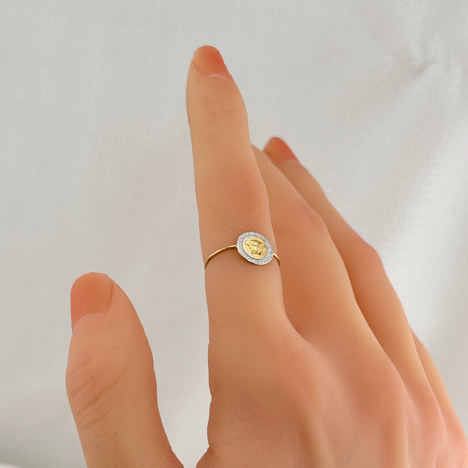 IMG_2020 خاتم ذهب عيار 18 بتصميم ميدوسا الإيطالي بفصوص منحوتة من جولدانا