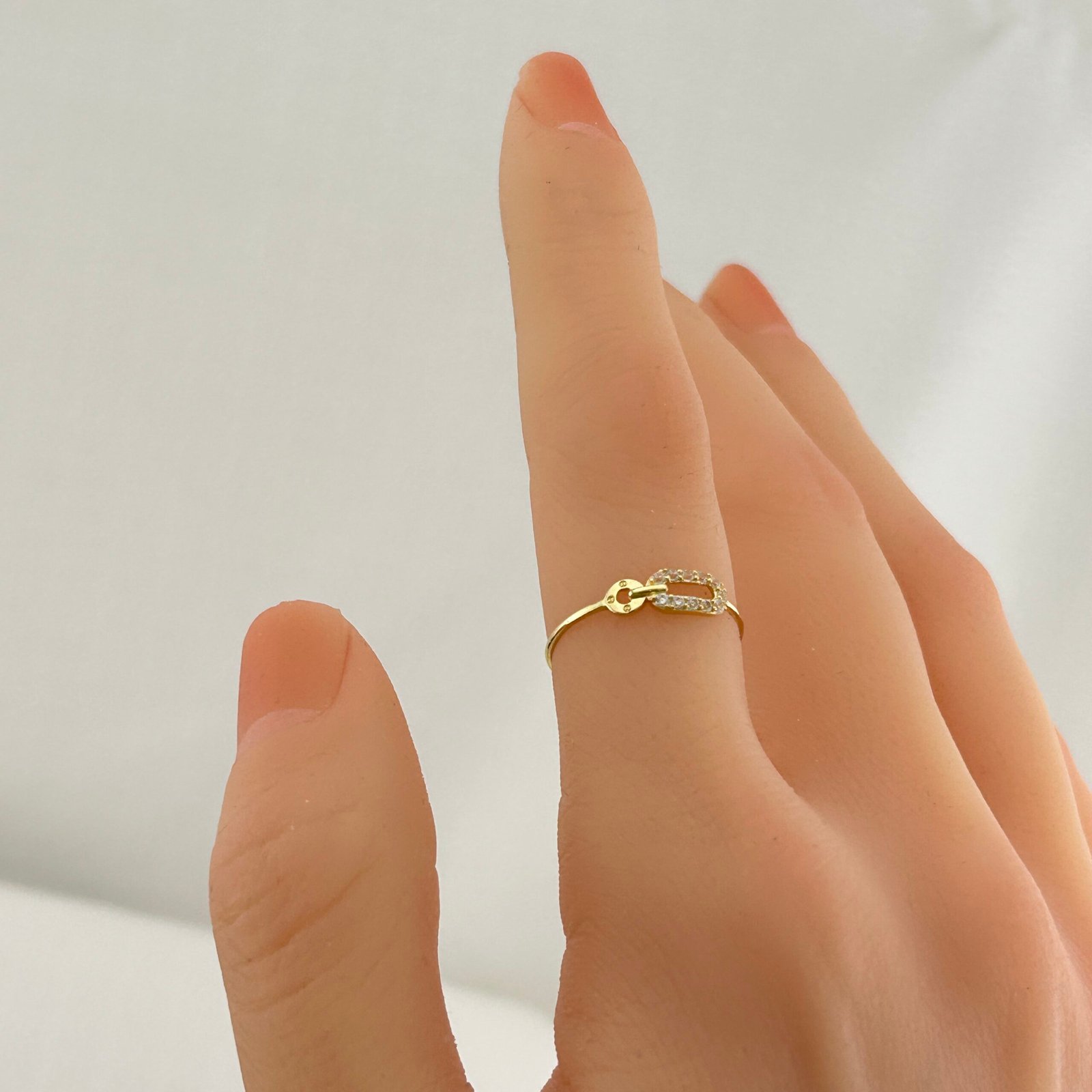 IMG_2025 خاتم ذهب عيار 18 بتصميم عقدة ناعمة مرصعة من جولدانا