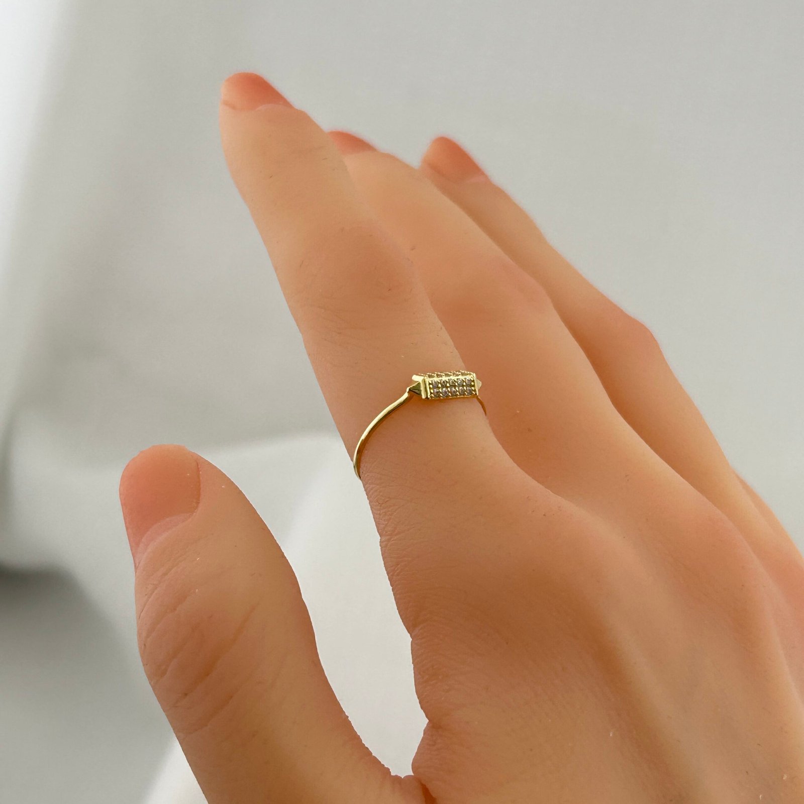 IMG_2047 خاتم ذهب عيار 18 بتصميم لوحة مرصعة بزركون أنيق من جولدانا