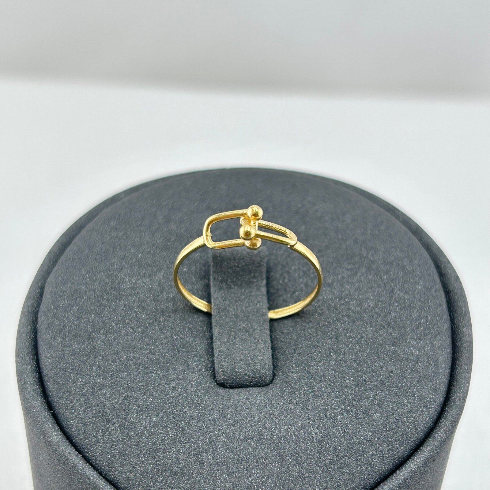 خاتم ذهب عيار 18 بتصميم حلقة هندسية ناعمة من جولدانا