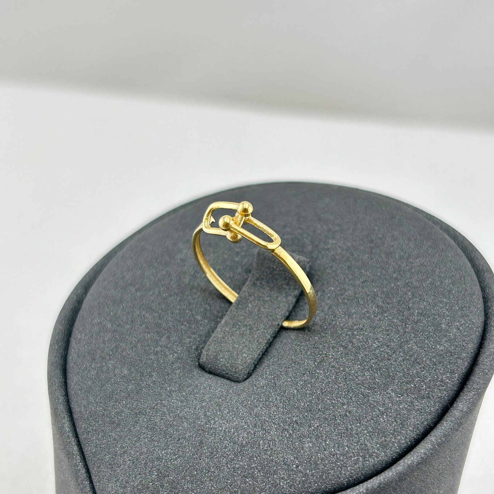 IMG_2059 خاتم ذهب عيار 18 بتصميم حلقة هندسية ناعمة من جولدانا