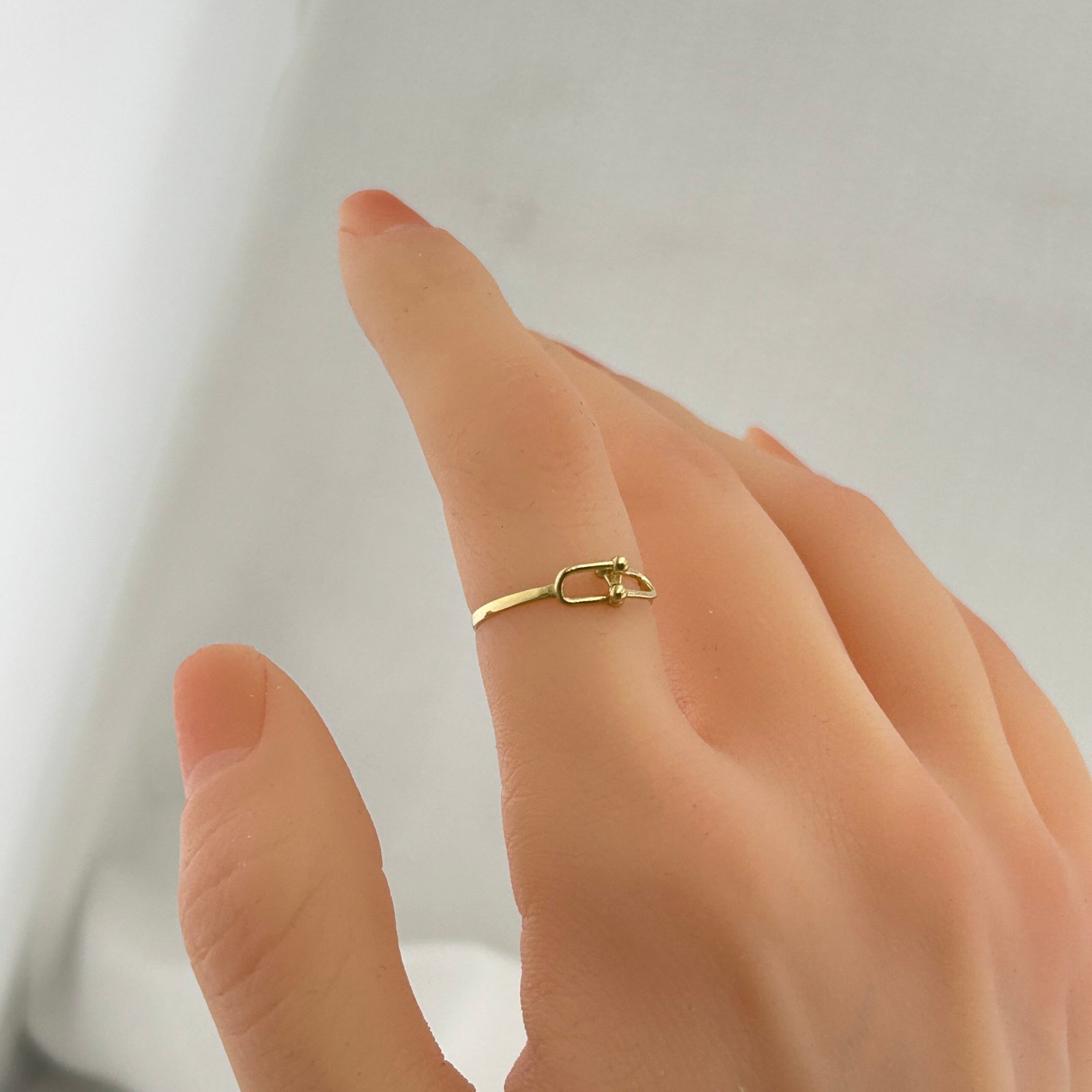 IMG_2060 خاتم ذهب عيار 18 بتصميم حلقة هندسية ناعمة من جولدانا