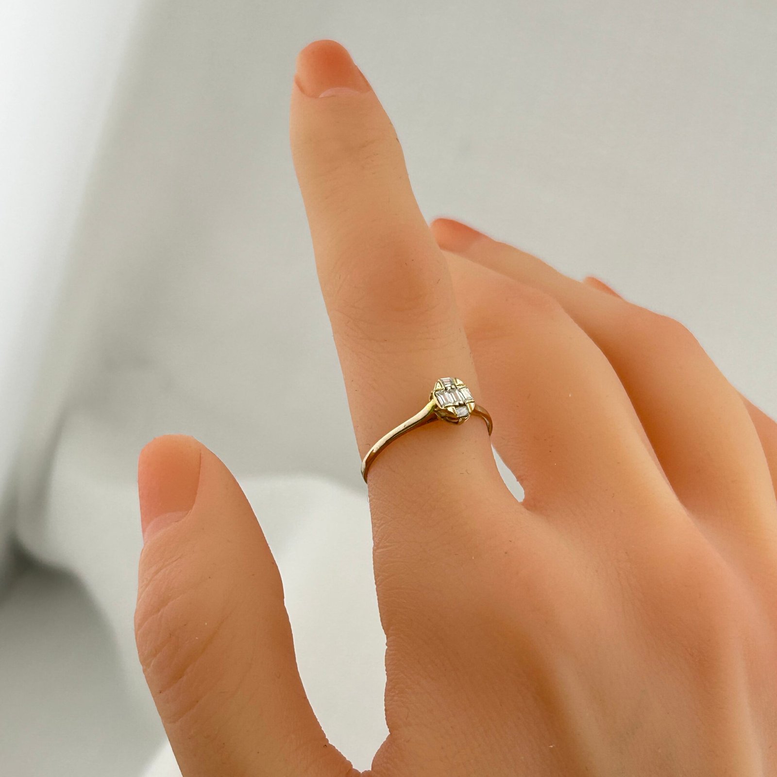 IMG_2096 خاتم ذهب عيار 18 مستطيل بزركون لامع أنيق من جولدانا