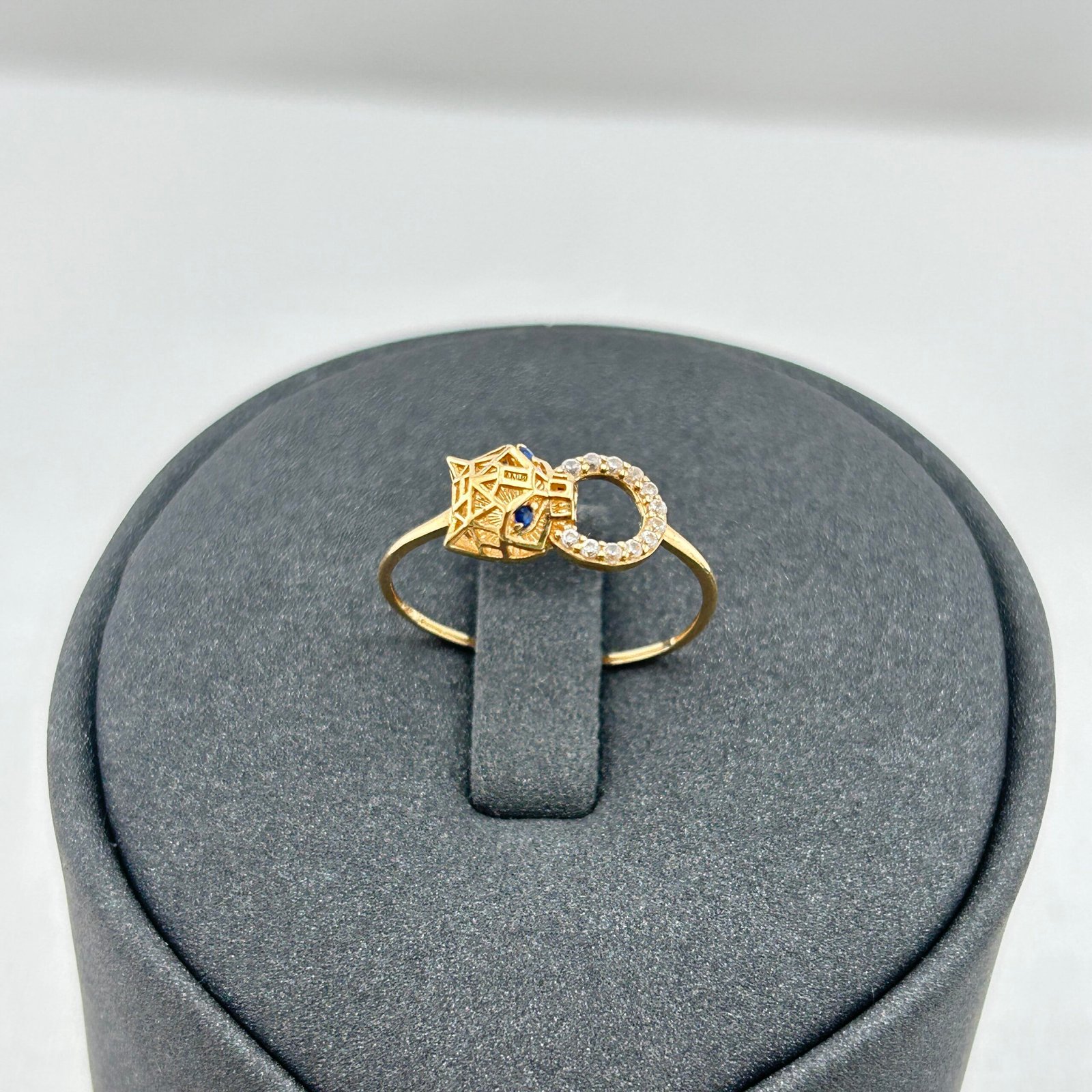 خاتم ذهب عيار 18 بتصميم نمر ثلاثي الأبعاد مرصع من جولدانا