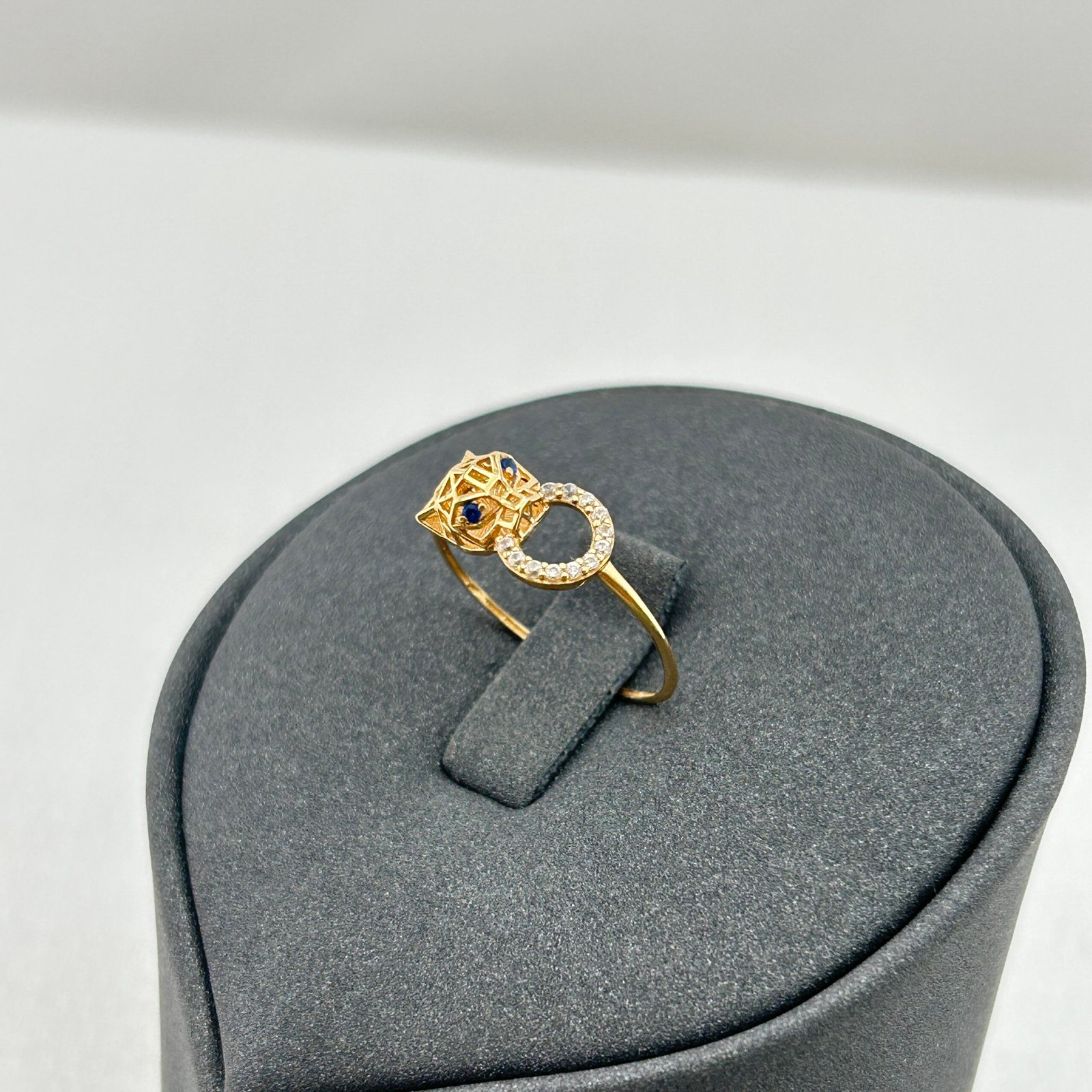 IMG_2099 خاتم ذهب عيار 18 بتصميم نمر ثلاثي الأبعاد مرصع من جولدانا