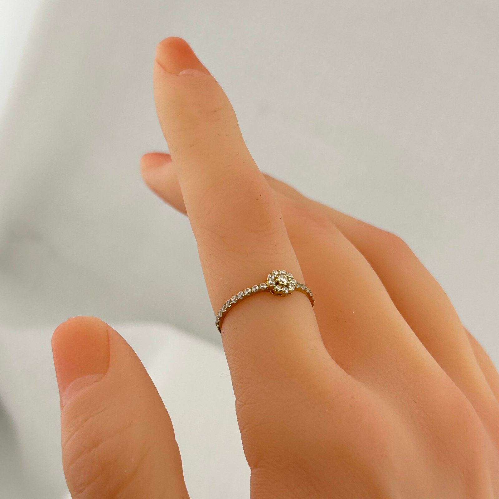 IMG_2104 خاتم ذهب عيار 18 بفص زهري مرصوف على شكل زهرة من جولدانا