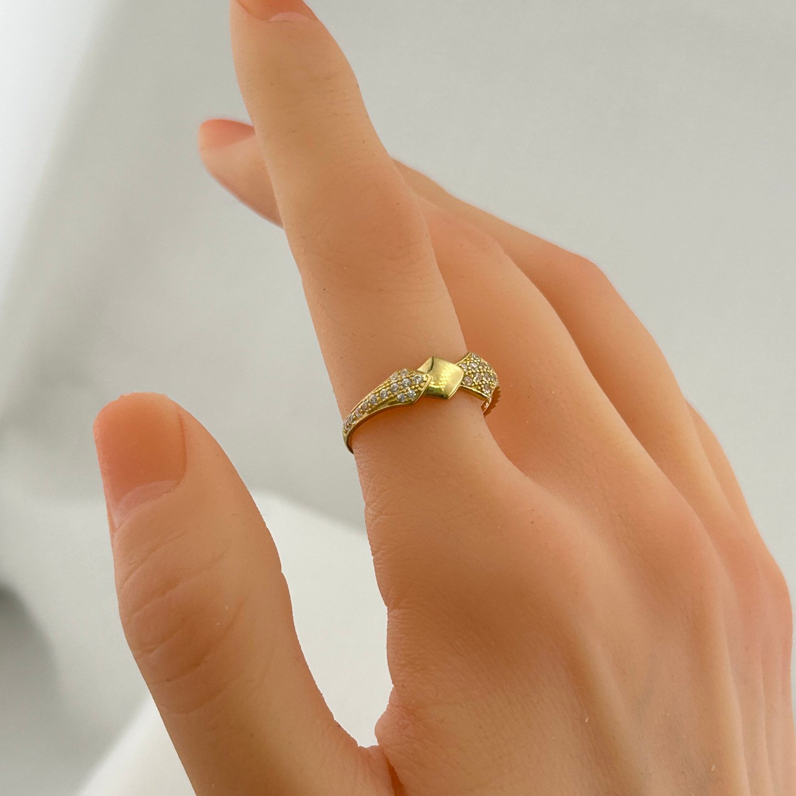 IMG_2108 خاتم ذهب عيار 18 بتصميم شريطي مزدوج عصري ولامع من جولدانا