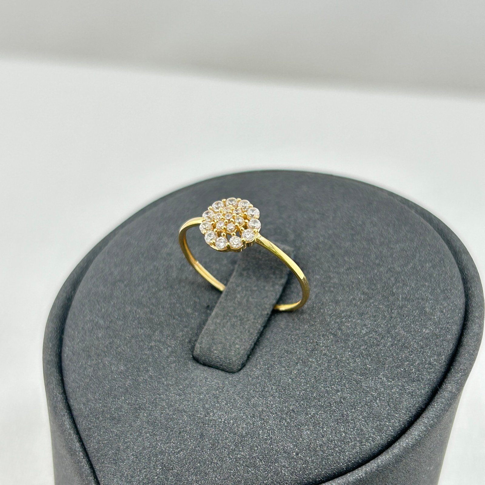 IMG_2111 خاتم ذهب عيار 18 بفصوص دائرية مزدوجة بتصميم كلاسيكي من جولدانا