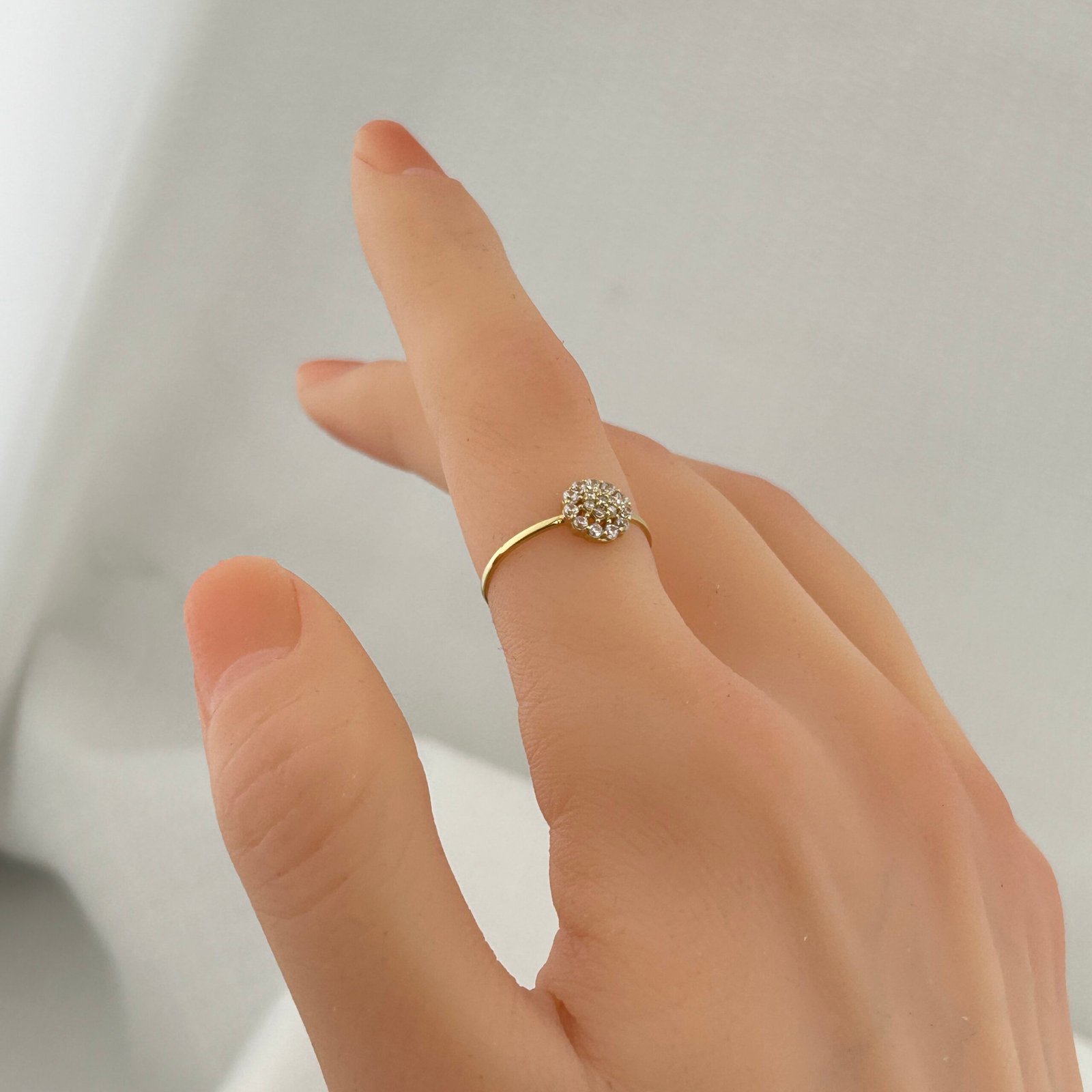 IMG_2112 خاتم ذهب عيار 18 بفصوص دائرية مزدوجة بتصميم كلاسيكي من جولدانا