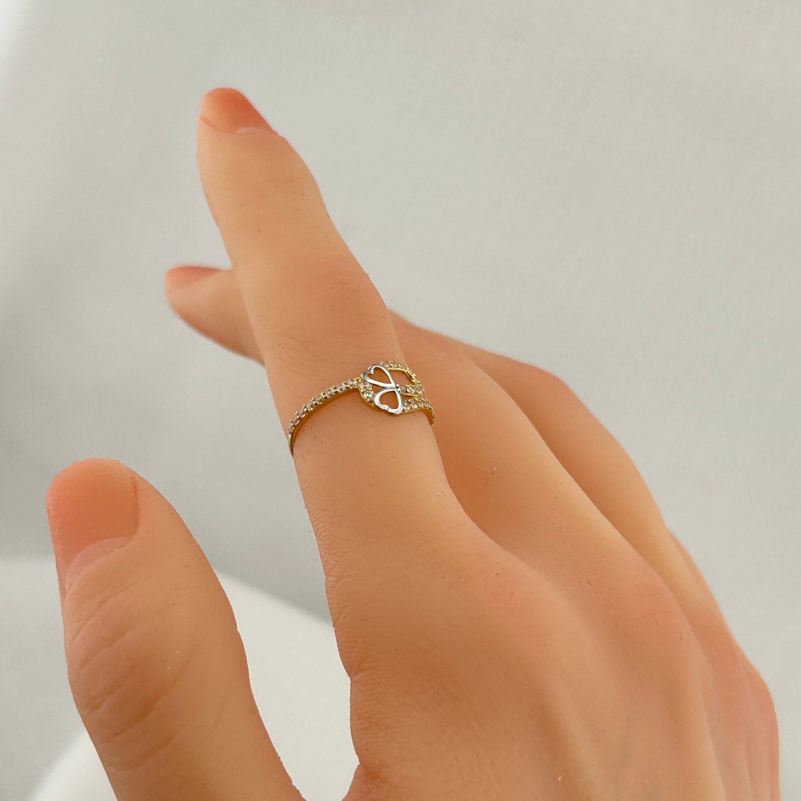 IMG_2116 خاتم ذهب عيار 18 بتصميم قلب مفتوح وفصوص زركون لامعة من جولدانا