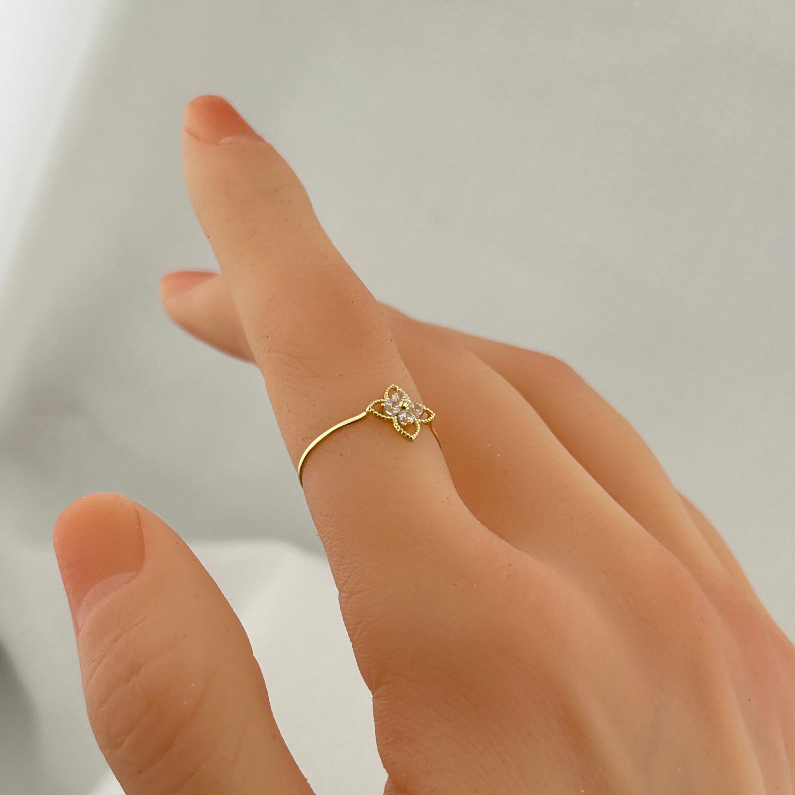 IMG_2128 خاتم ذهب عيار 18 بزخرفة وردة رباعية كلاسيكية بفصوص لامعة من جولدانا