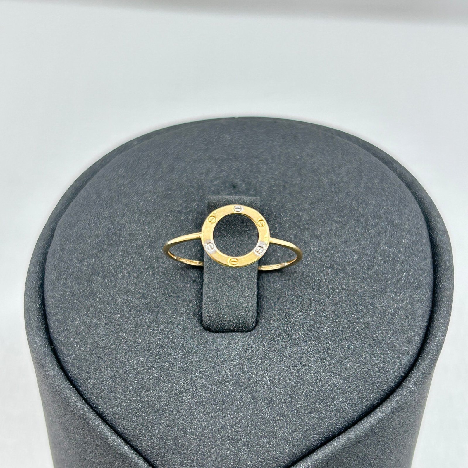 خاتم ذهب عيار 18 دائري مسطح بتصميم إيطالي وفصوص ناعمة من جولدانا