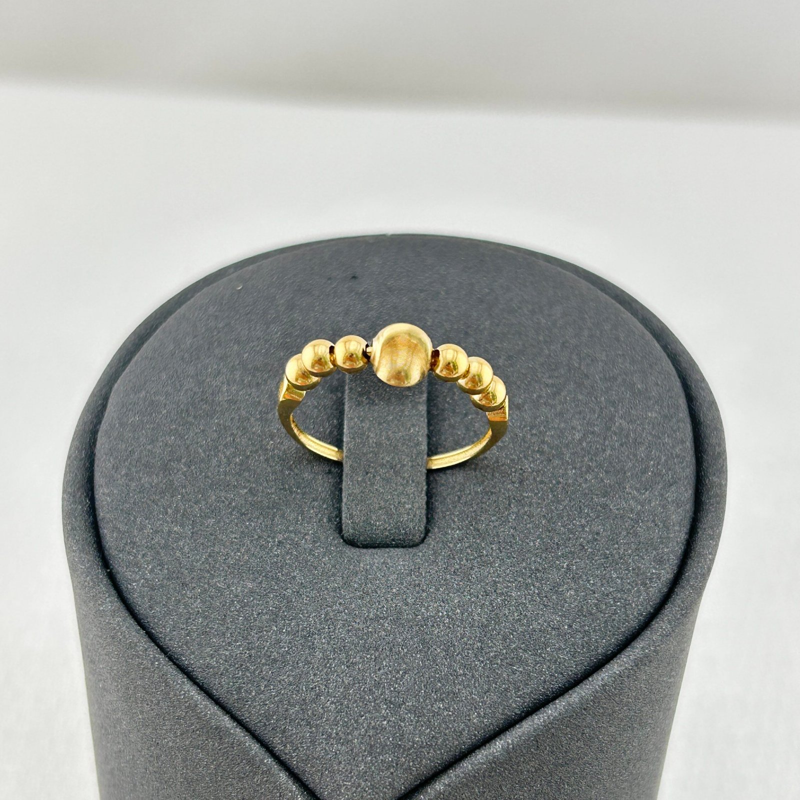 خاتم ذهب عيار 18 بكور ناعمة بتصميم عصري لامع من جولدانا