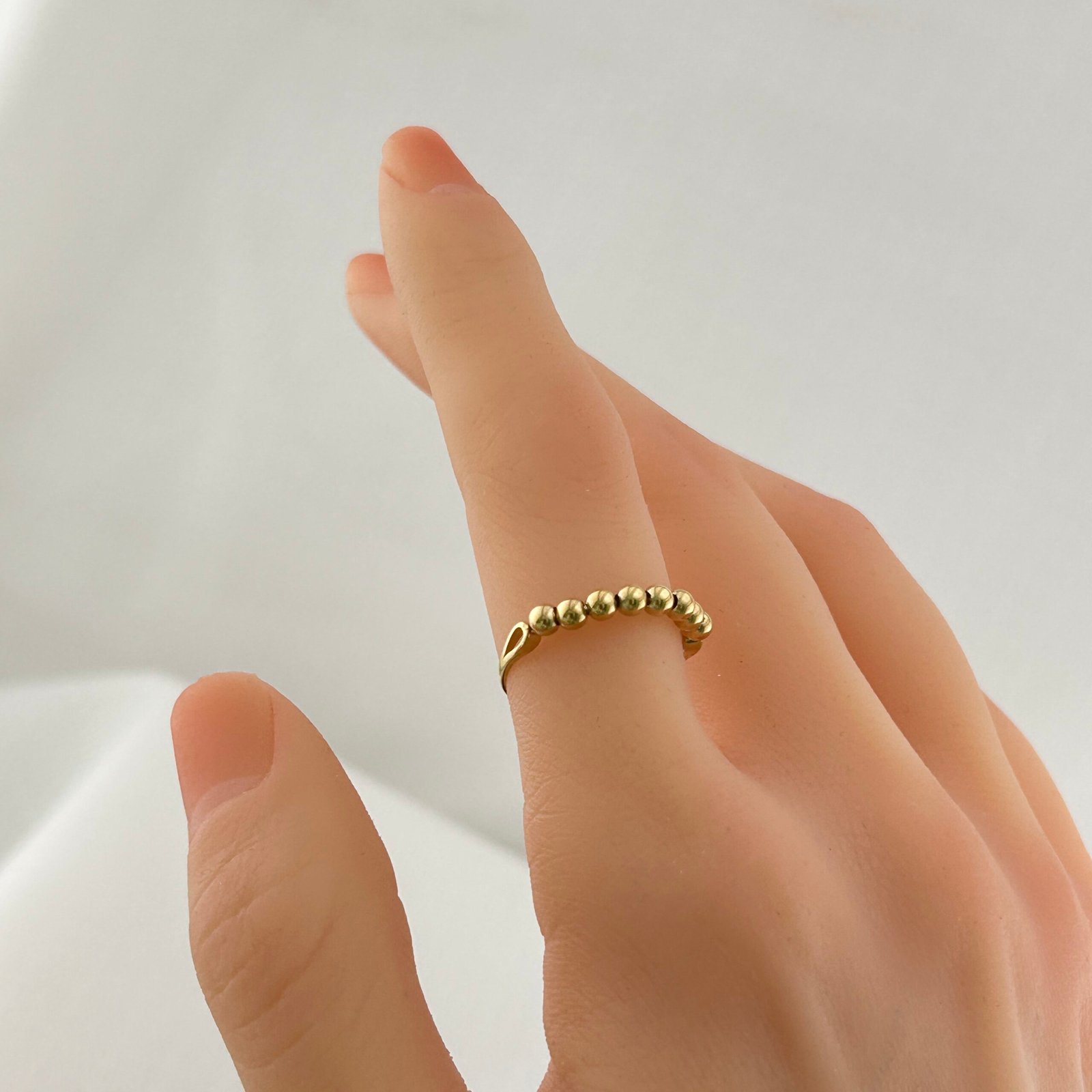 IMG_2186 خاتم ذهب عيار 18 بكريات ناعمة بتصميم إيطالي راقٍ من جولدانا