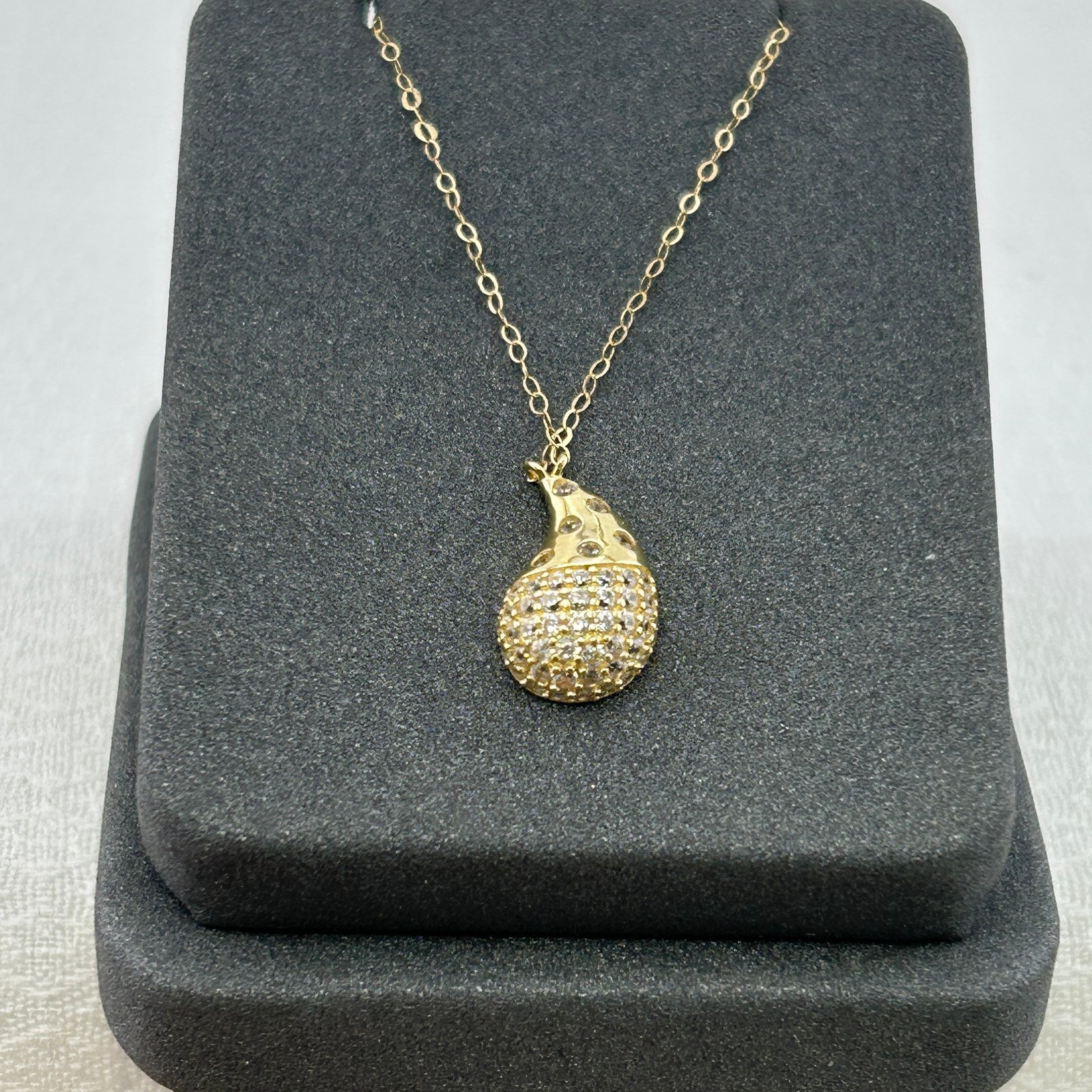 تعليقة ذهب عيار 18 قطرة زركون لامعة بتصميم عصري من جولدانا