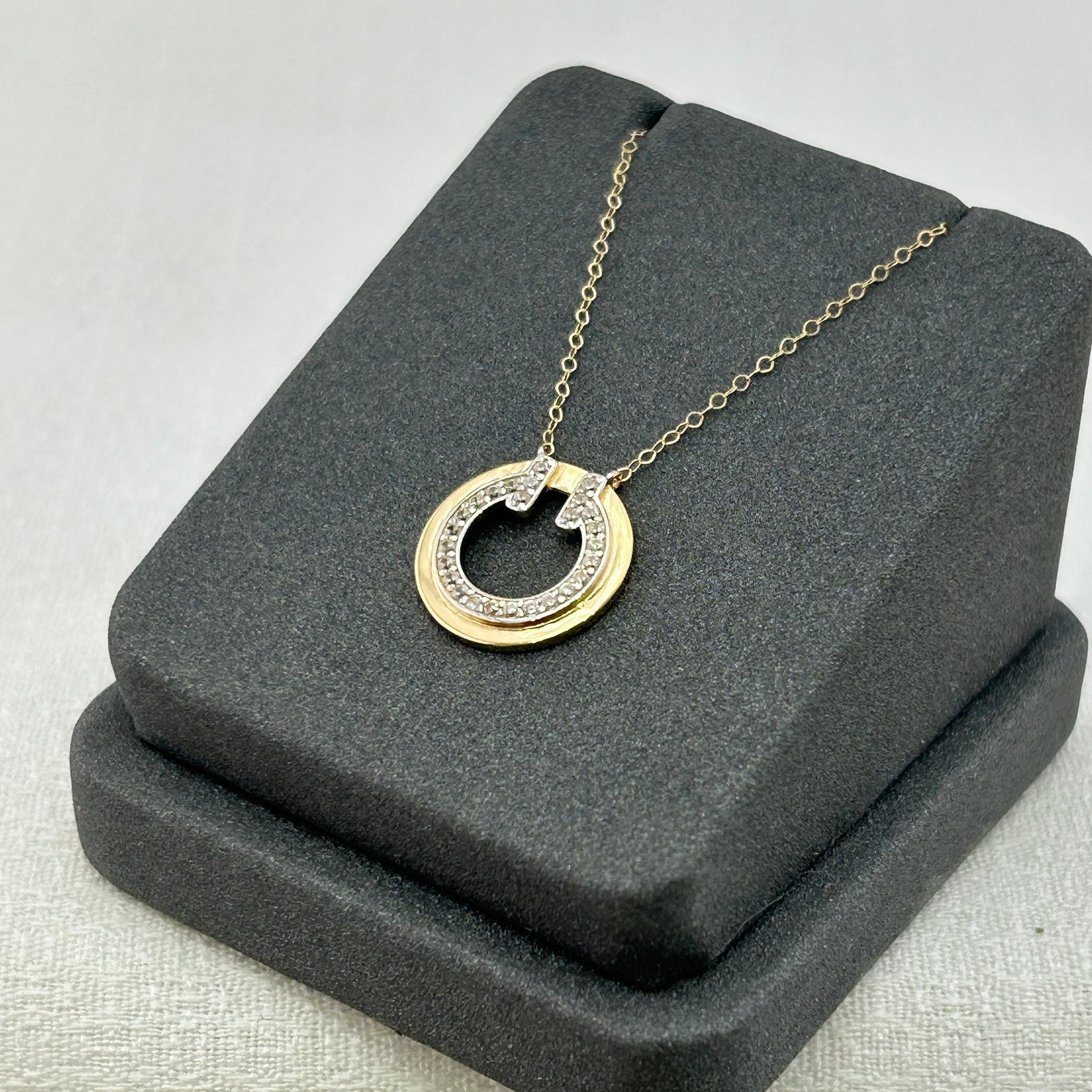 IMG_2289 تعليقة ذهب عيار 18 بدوائر مزدوجة مرصعة بزركون من جولدانا