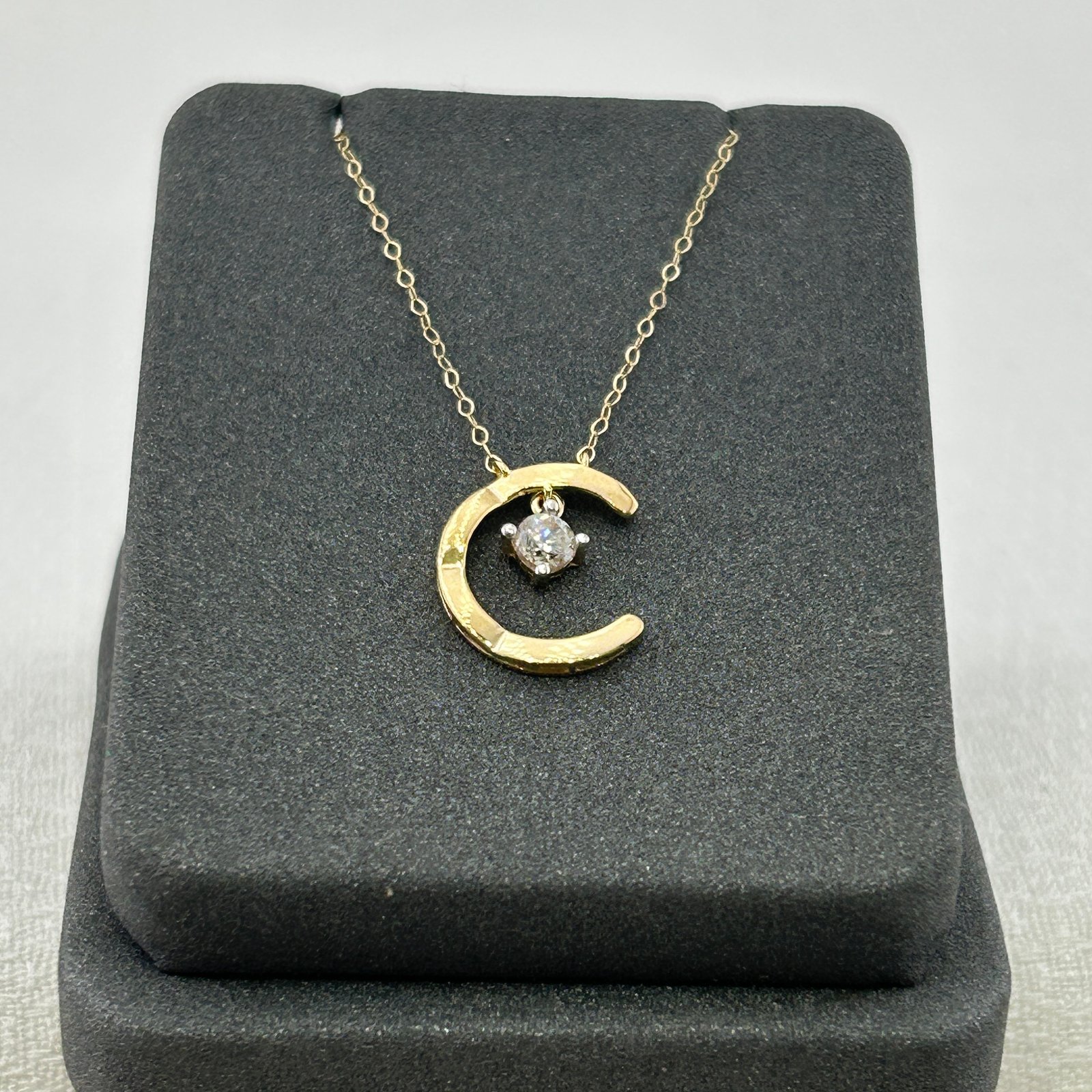 تعليقة ذهب عيار 18 بتصميم هلال ونجمة مع حجر لامع من جولدانا