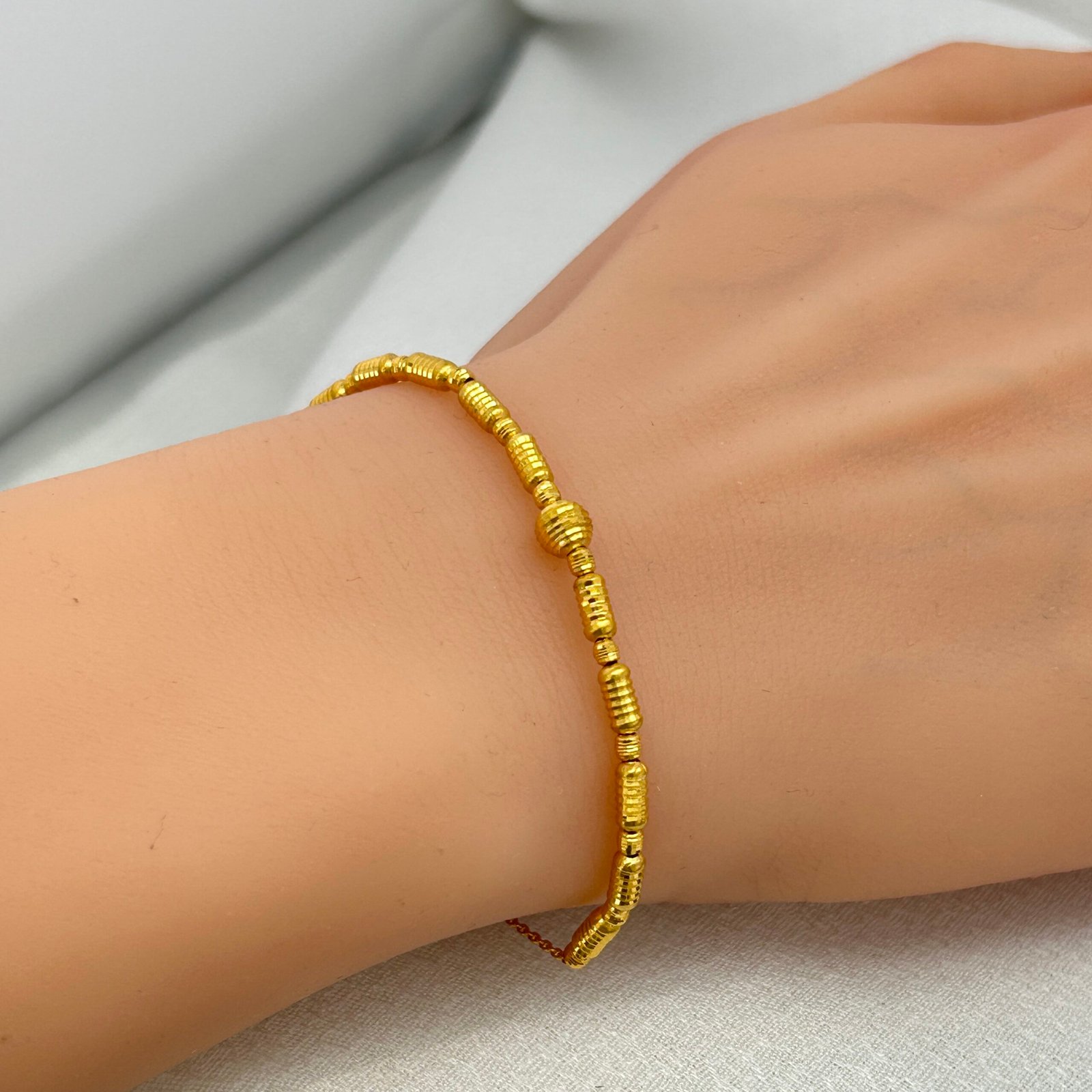 IMG_2448 سوار ذهب عيار 18 بكُرات ذهبية ناعمة كلاسيكية من جولدانا