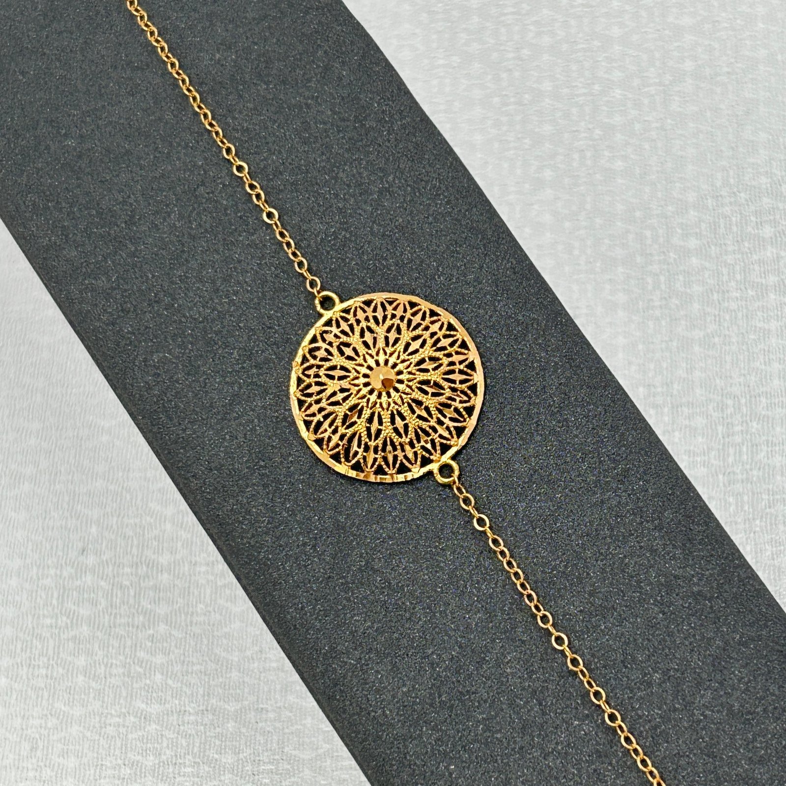 سوار ذهب عيار 18 بزخارف هندسية إيطالية كلاسيكية من جولدانا