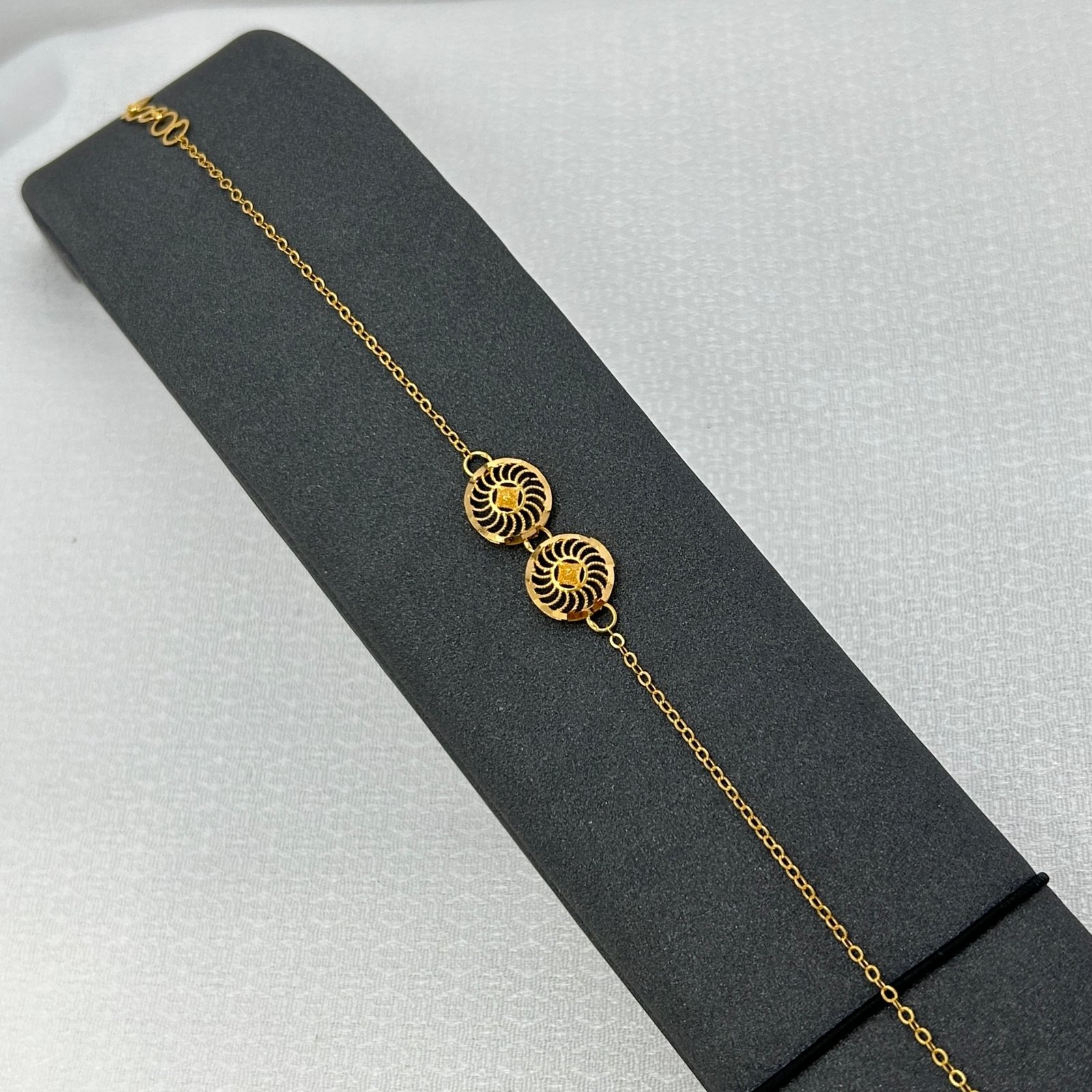 IMG_2471 سوار ذهب عيار 18 بتفاصيل دائرية إيطالية فاخرة من جولدانا