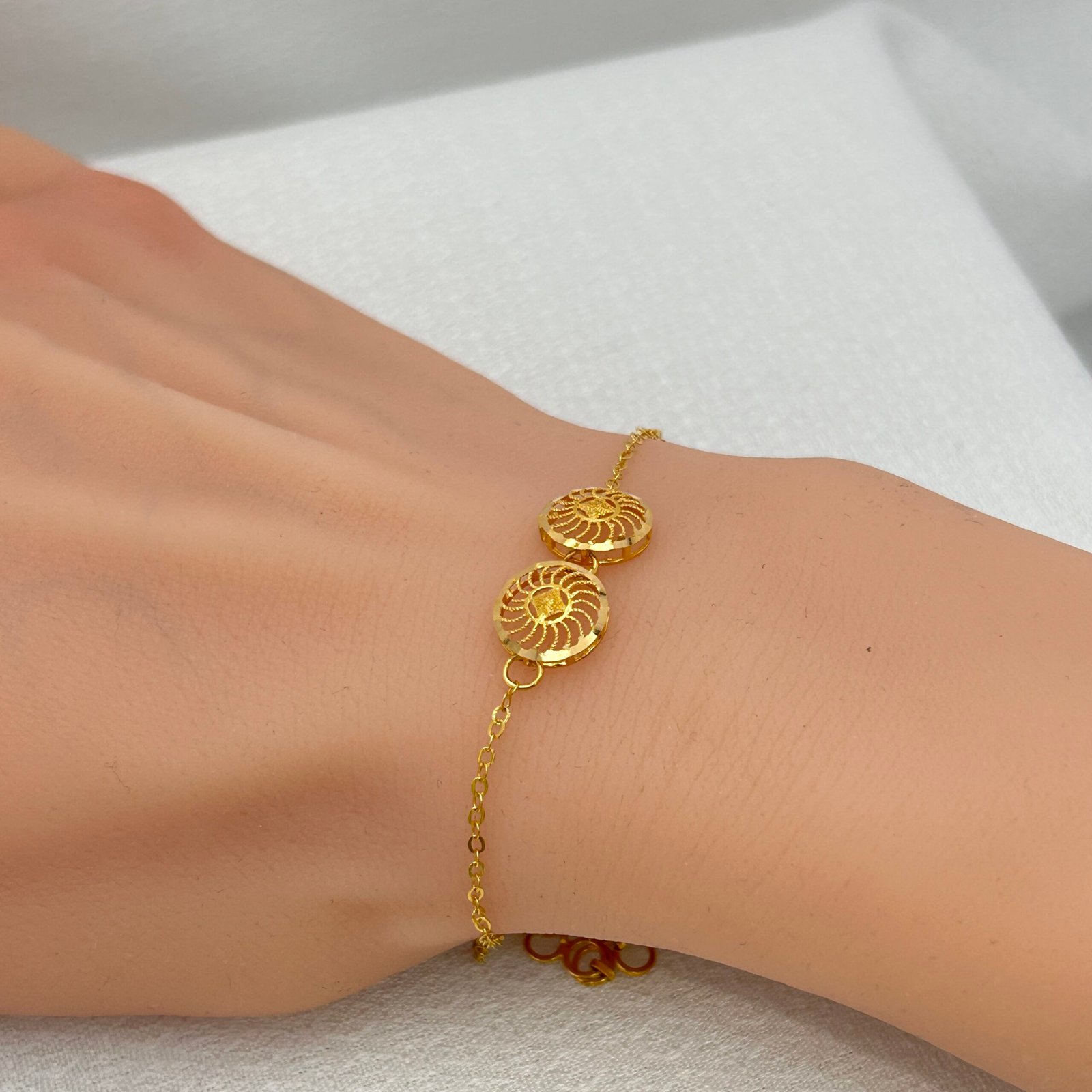 IMG_2472 سوار ذهب عيار 18 بتفاصيل دائرية إيطالية فاخرة من جولدانا