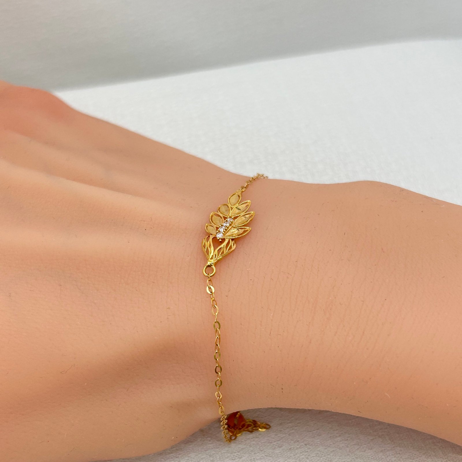 IMG_2499 سوار ذهب عيار 18 بورقة شجر بتفاصيل ناعمة من جولدانا