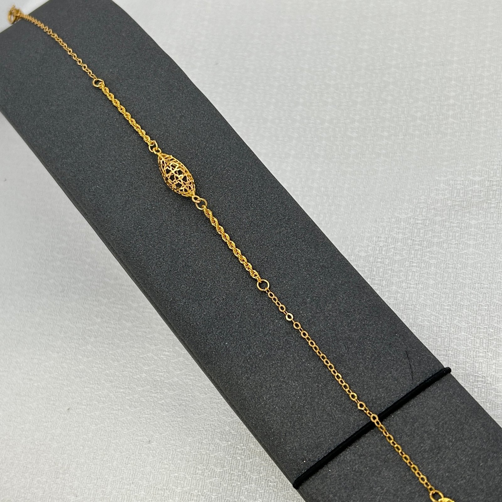 IMG_2506 اسوارة ذهب عيار 18 بيضاوية بنمط شرقي مفرغ من جولدانا