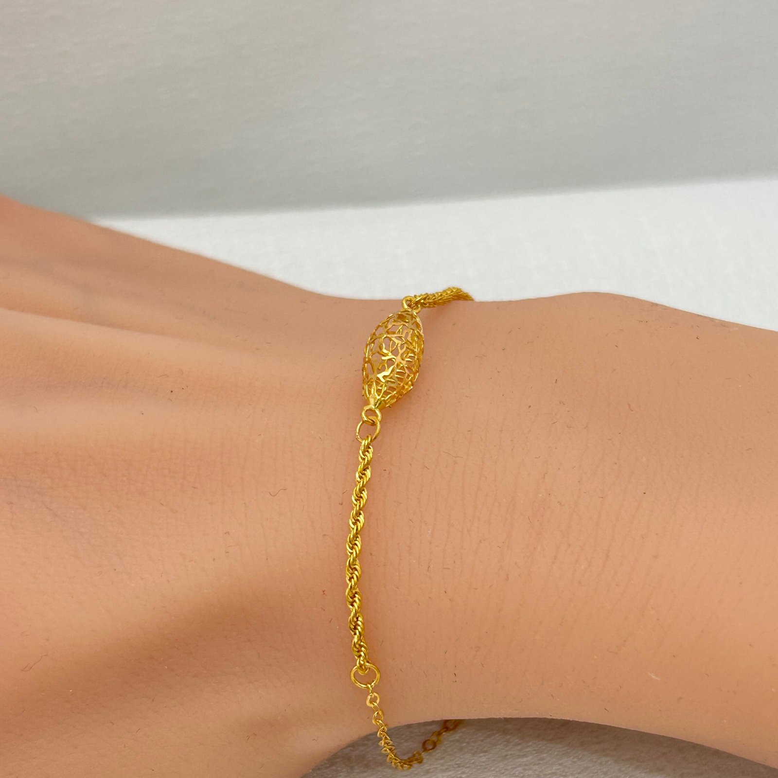 IMG_2507 اسوارة ذهب عيار 18 بيضاوية بنمط شرقي مفرغ من جولدانا