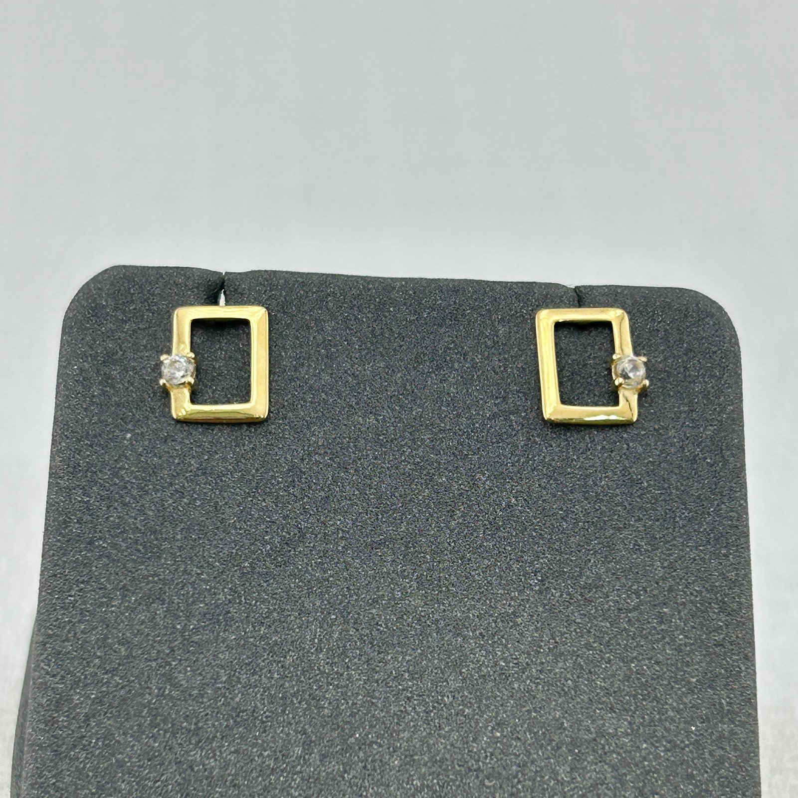 حلق ذهب عيار 18 بتصميم مستطيل مفتوح عصري من جولدانا