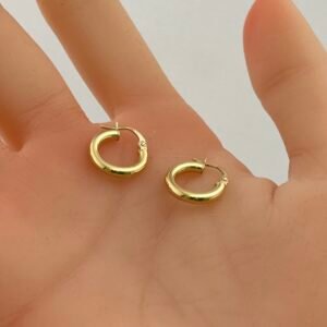 حلق ذهب عيار 18 بتصميم دائري كلاسيكي ناعم من جولدانا