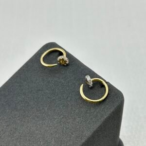 حلق ذهب عيار 18 بتصميم مفتوح وحجر لامع من جولدانا