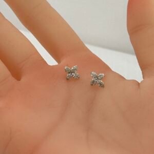 حلق ذهب عيار 18 تصميم زهري ناعم مرصع بالكامل من جولدانا